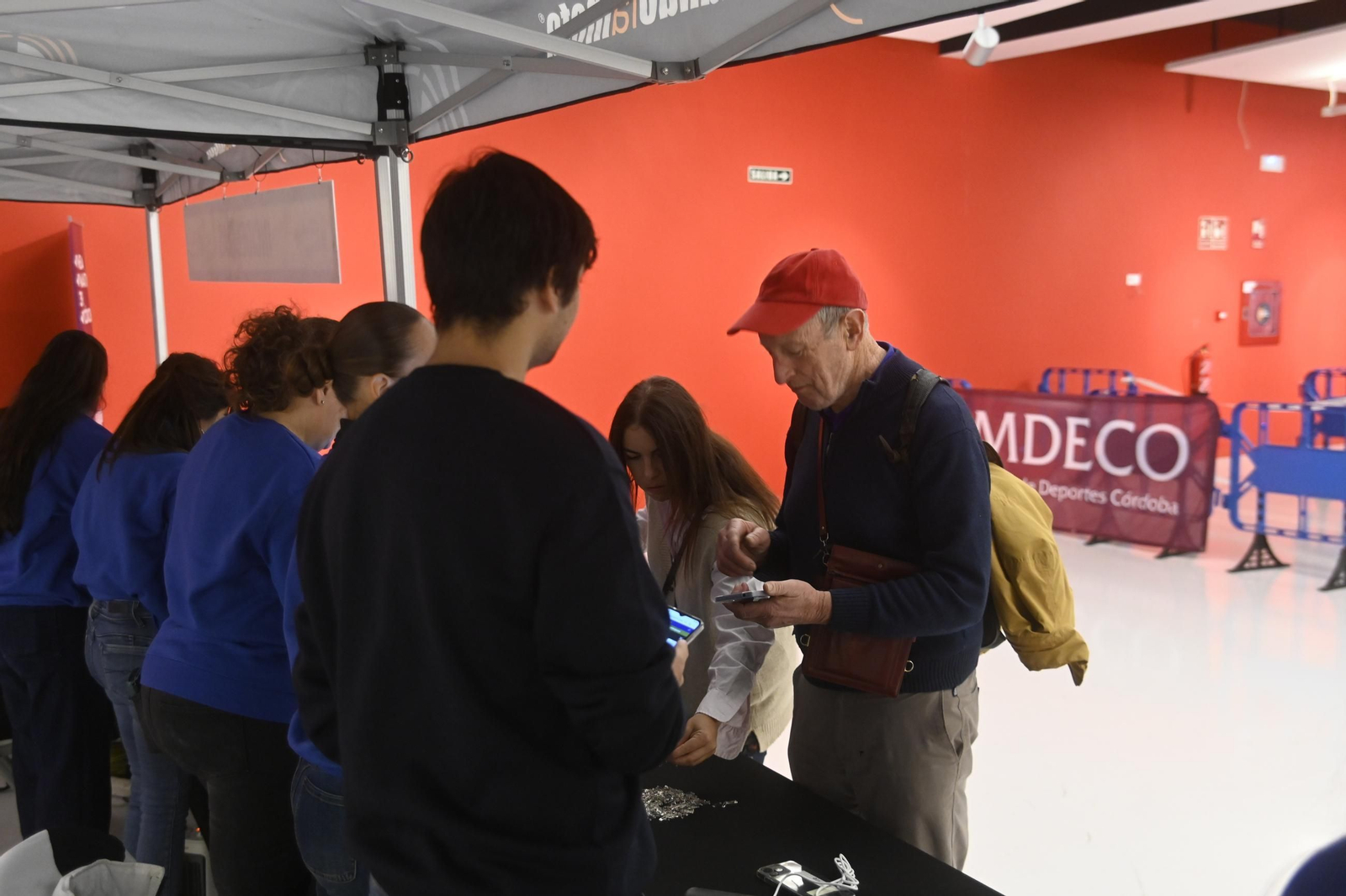 La Feria del Corredor y la entrega de dorsales para la Media Maratón de Córdoba 2025, en imágenes