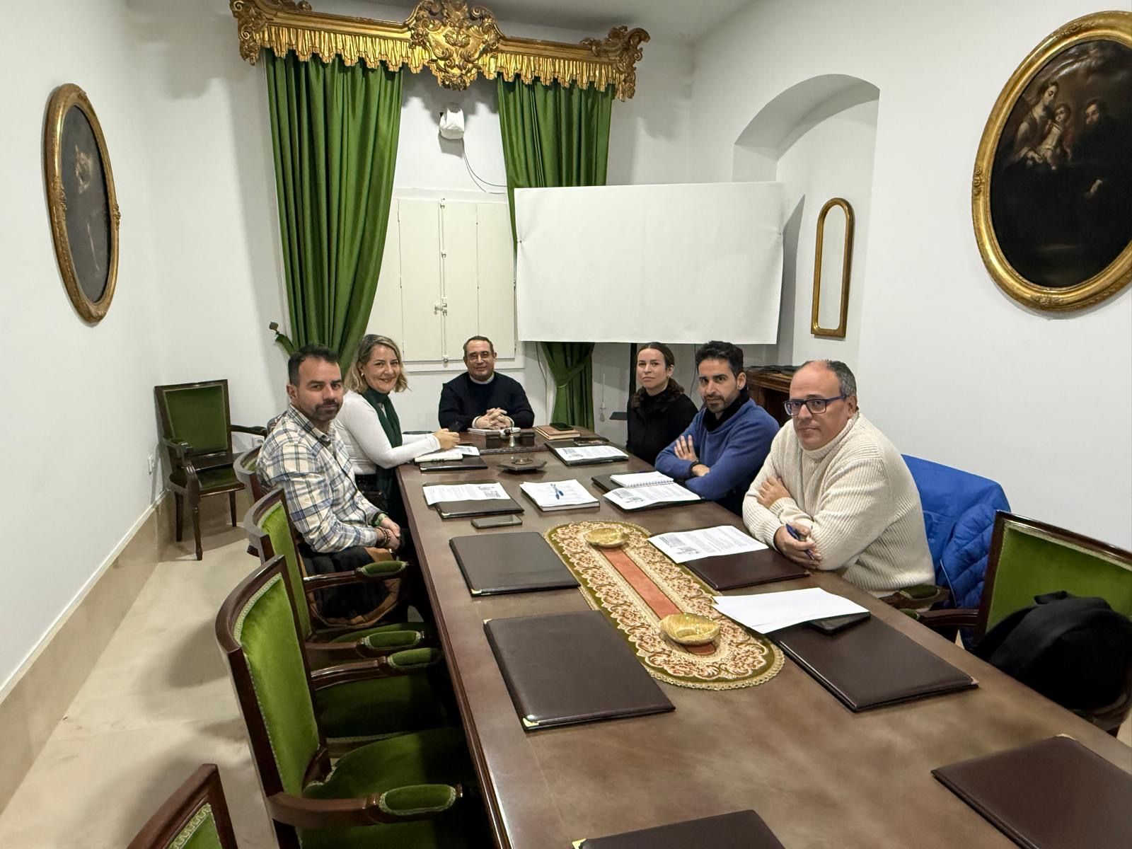 Miembros de la APC junto al dean de la Catedral de Cádiz