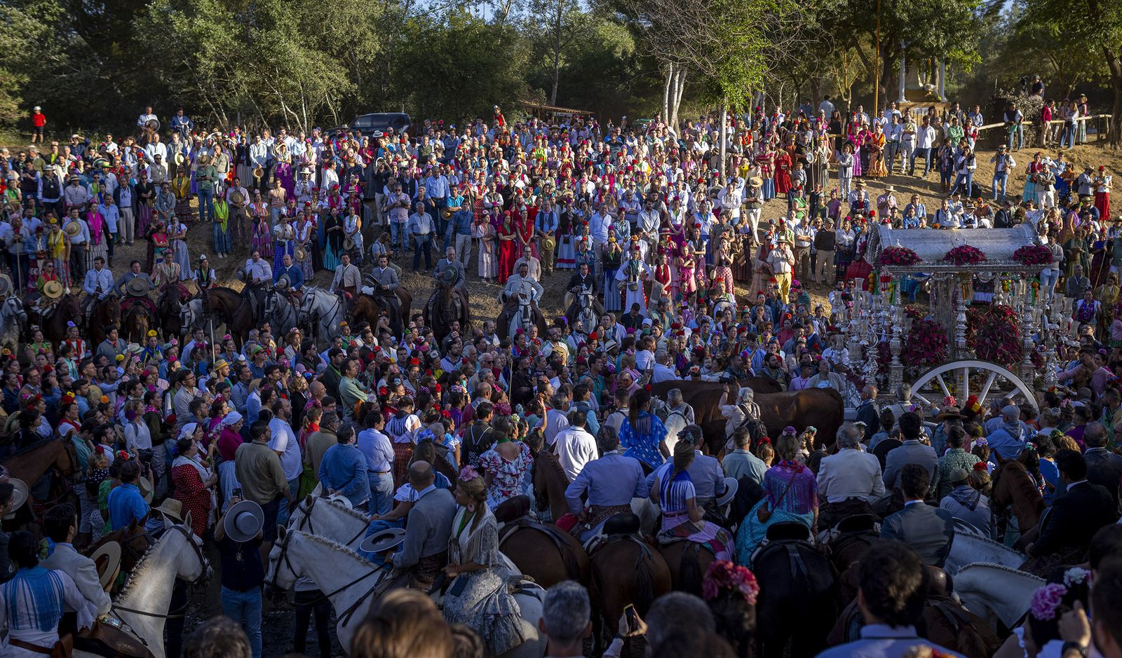 El paso de Triana y Sevilla por el Vado del Quema, en imágenes
