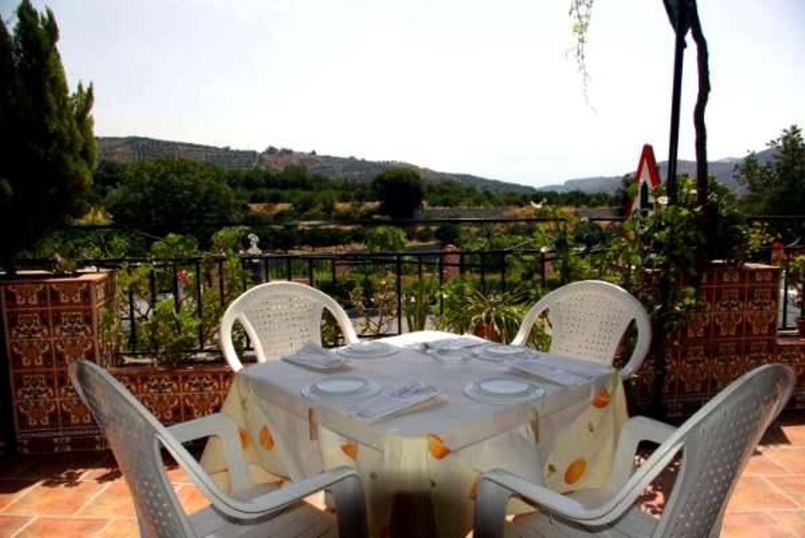 Los Naranjos, en Melegís, cuenta con el reconocimiento de la Guía Repsol, Solete.