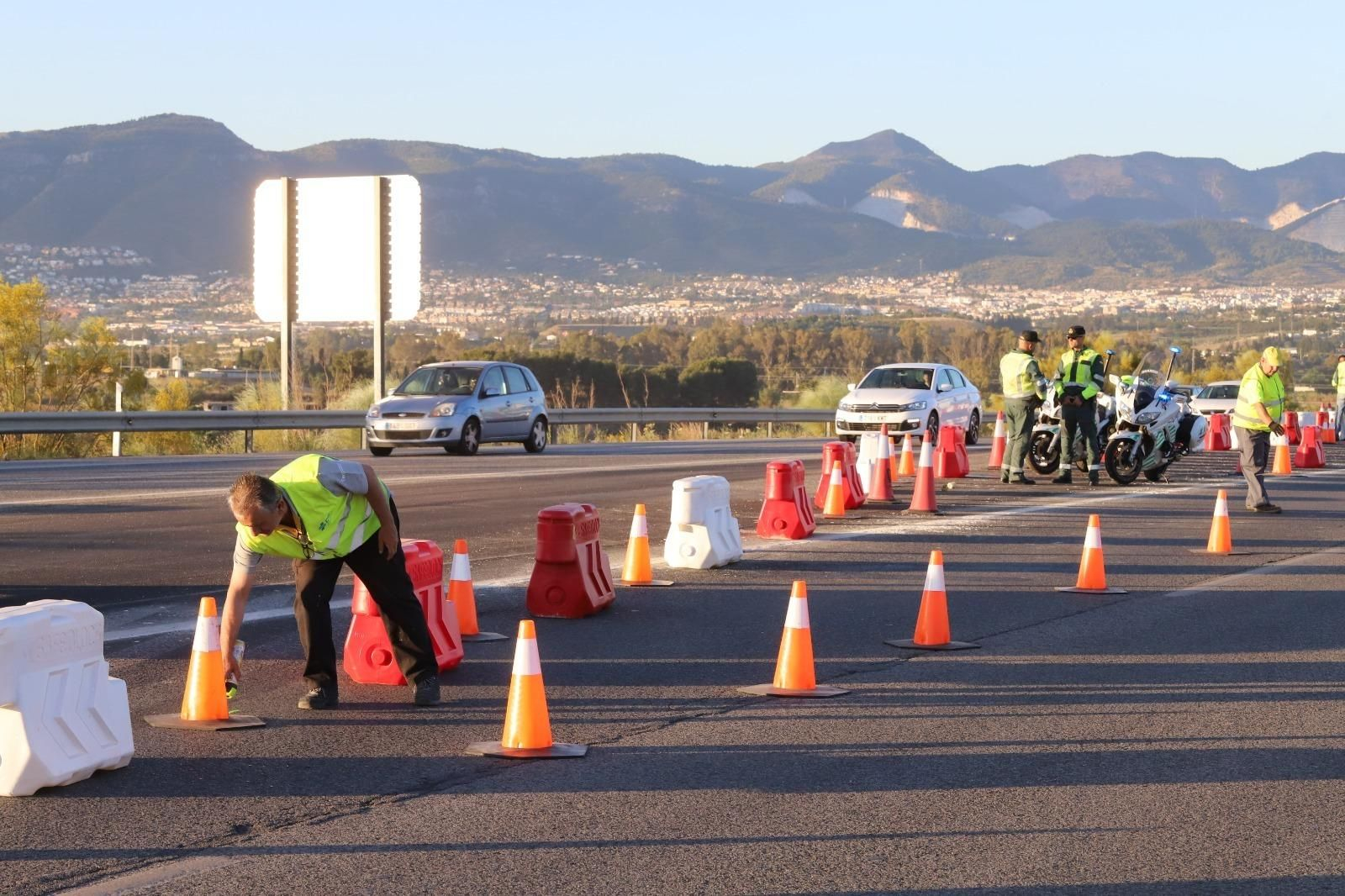 Las fotos de la apertura del carril reversible para acceder al PTA Las fotos de la apertura del carril reversible para acceder al PTA
