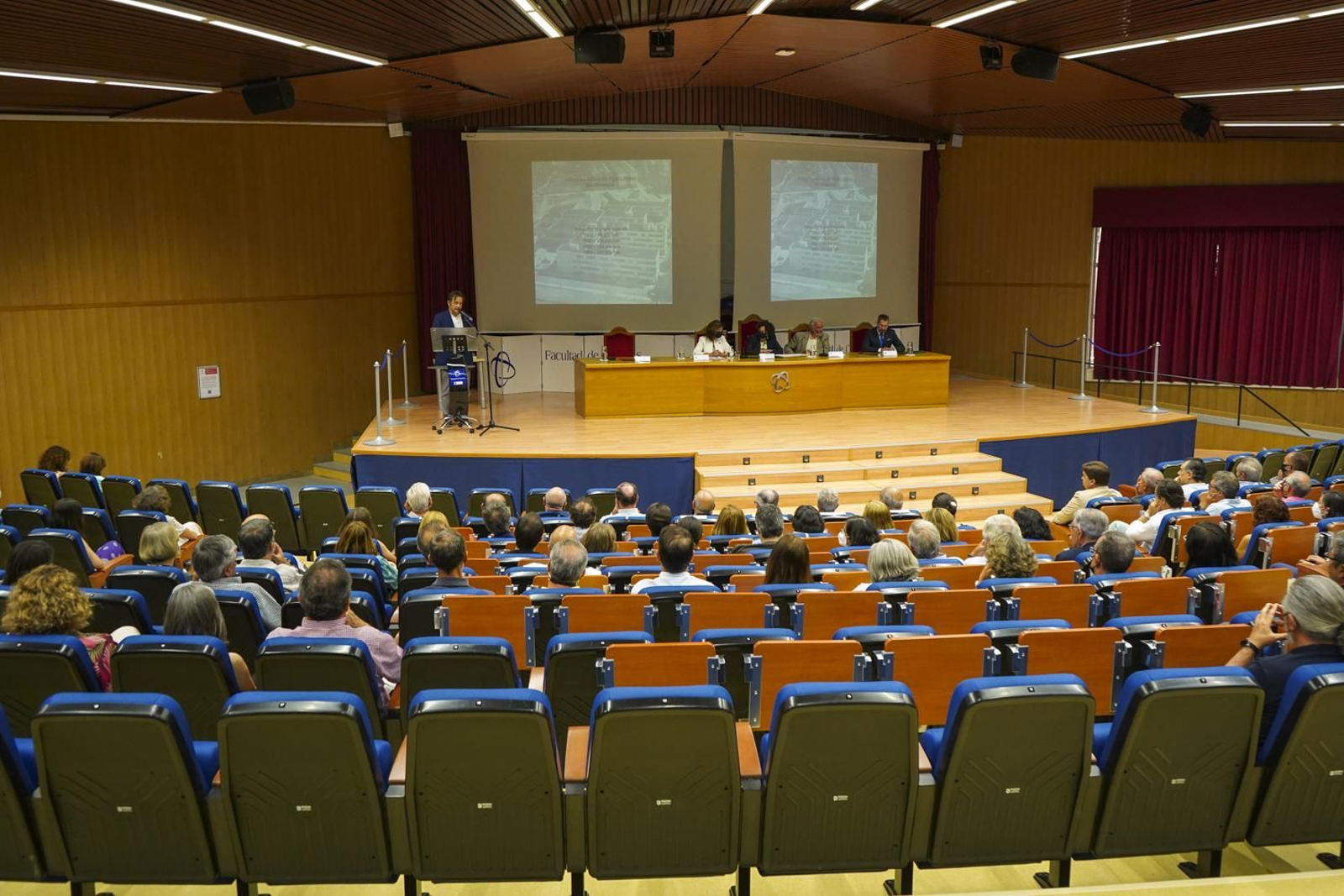 La Universidad de Granada cuenta con 127 de los investigadores más influyentes del mundo