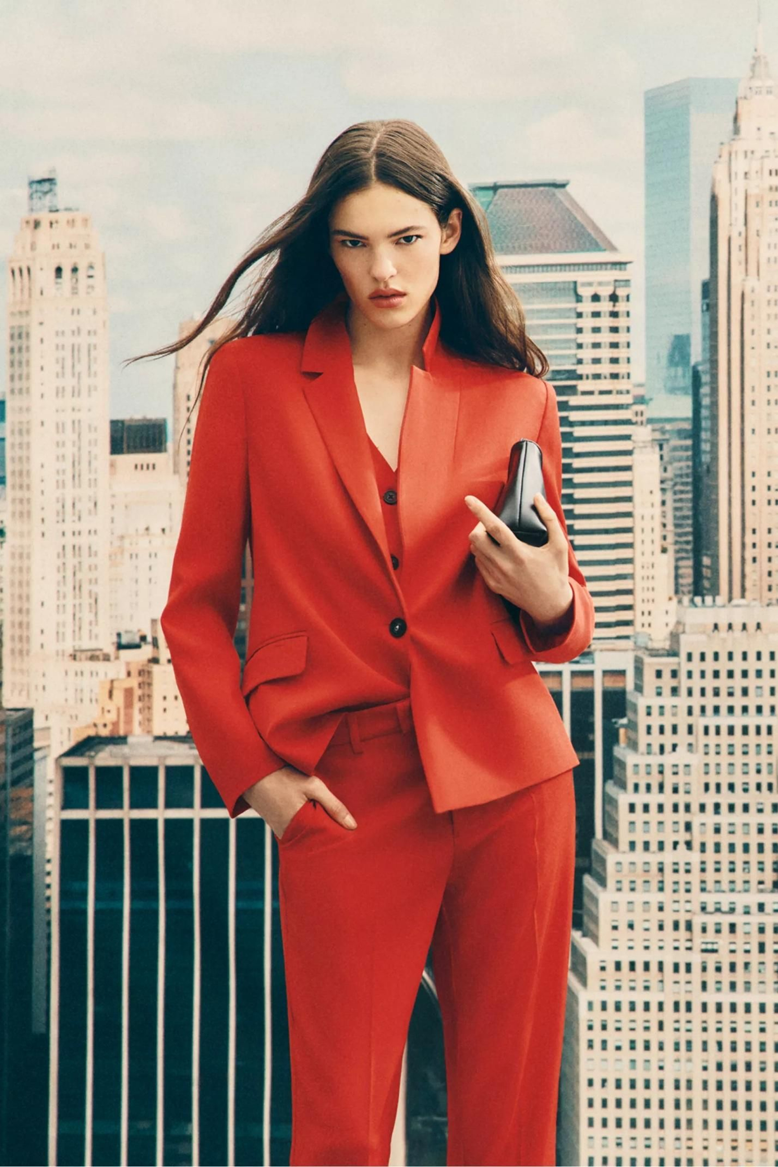 Blazer roja de Lefties.