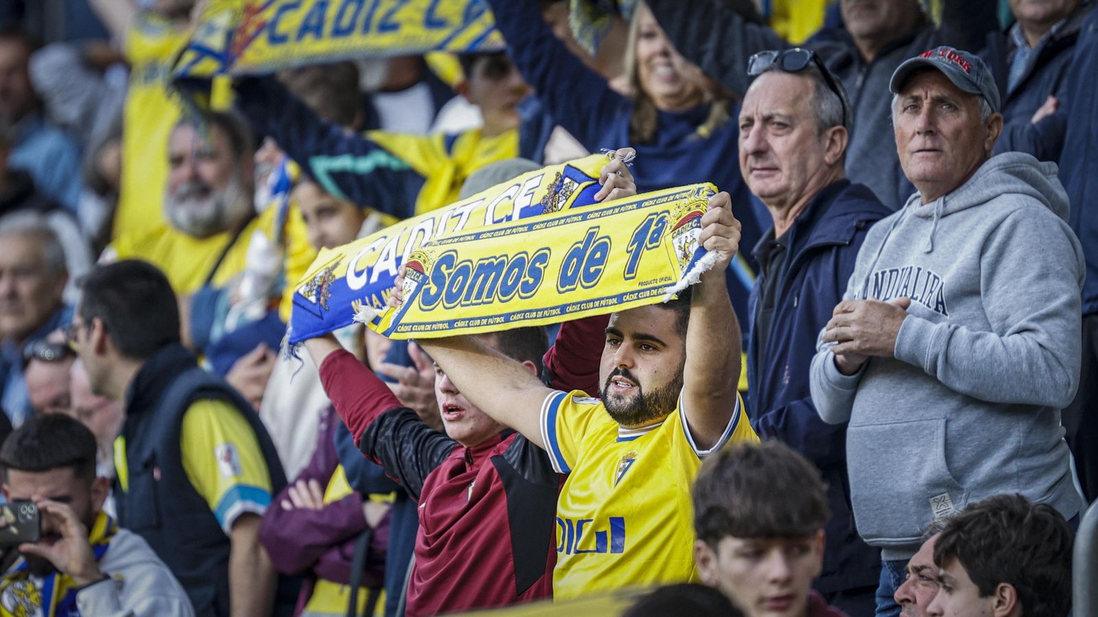 Búscate entre las imágenes del partido de fútbol entre Cádiz CF y Córdoba CF