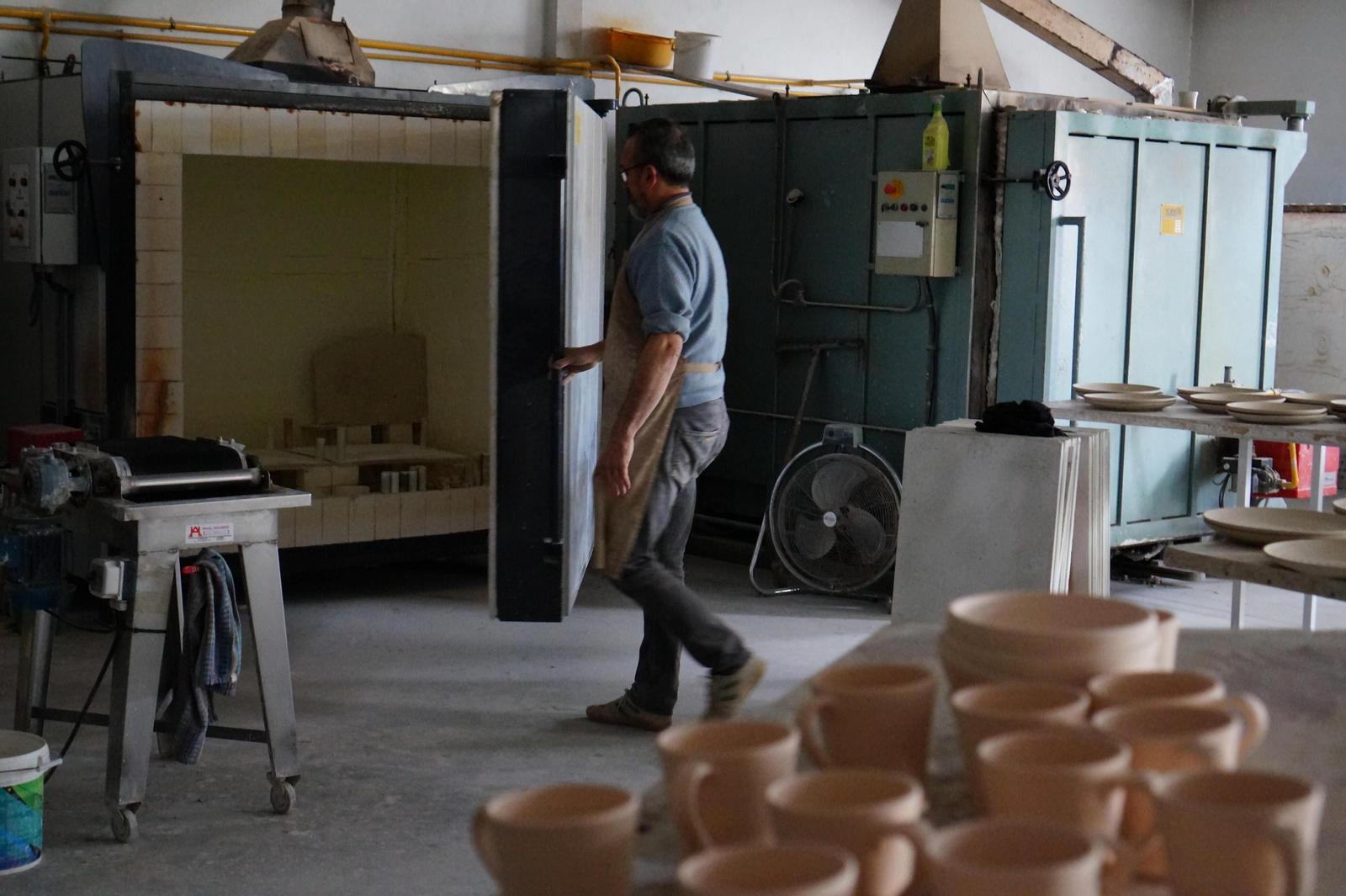 El taller de Torres Ferreras, el maestro alfarero de La Rambla, en fotografías