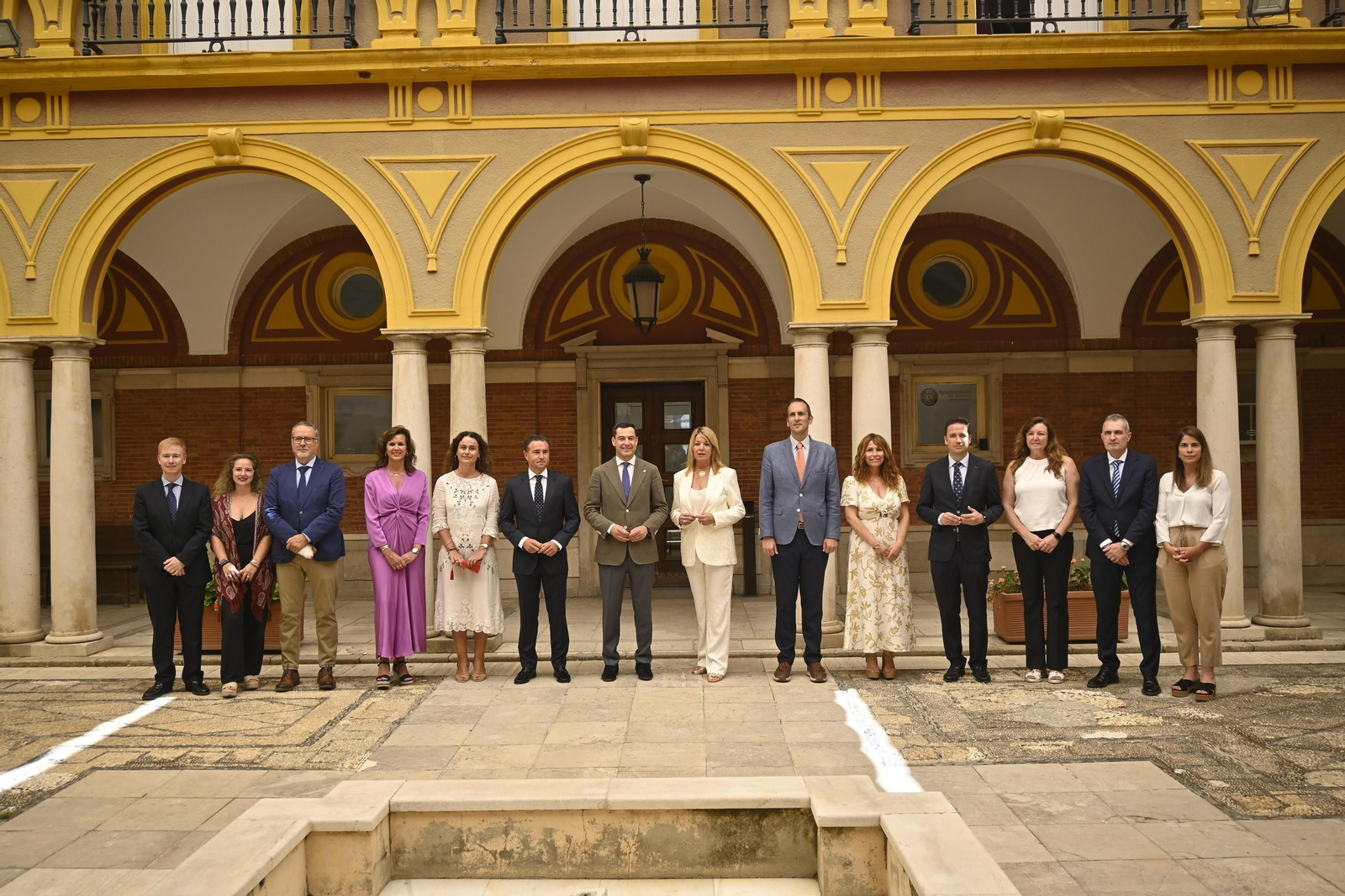 Visita de Juanma Moreno al Ayuntamiento de Huelva, en Imágenes