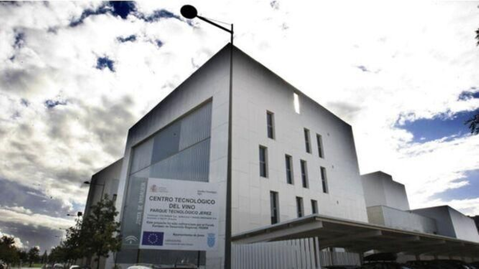 Edificio del antiguo proyecto del contenedor de empresas del PTA en el que se construirá el Centro Tecnológico del Vino. Edificio del antiguo proyecto del contenedor de empresas del PTA en el que se construirá el Centro Tecnológico del Vino.