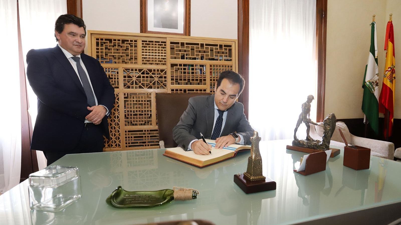 El alcalde Gabriel Cruz y el consejero de Justicia sellan su acuerdo para la Ciudad de la Justicia El alcalde Gabriel Cruz y el consejero de Justicia sellan su acuerdo para la Ciudad de la Justicia