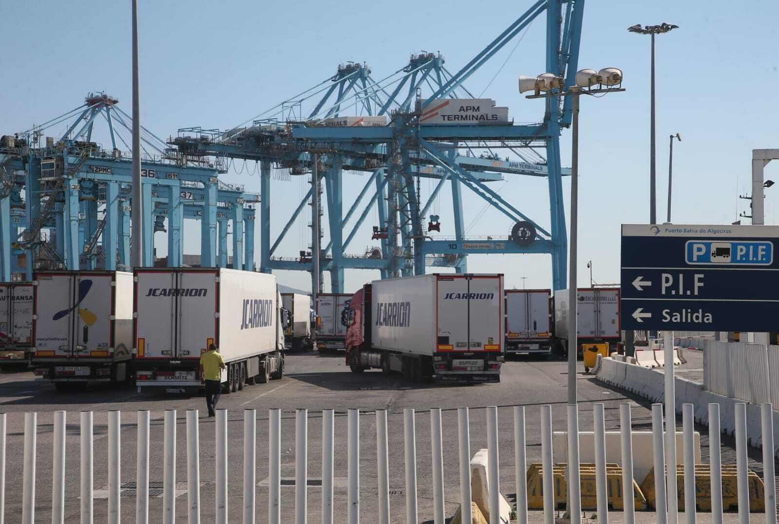 Camiones en espera en el Punto de Control Fronterizo del Puerto de Algeciras, el pasado lunes.