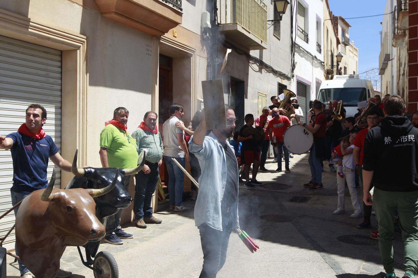 Imágenes de las Fiestas de Abrucena: concurso de mostos, encierro infantil y migas populares