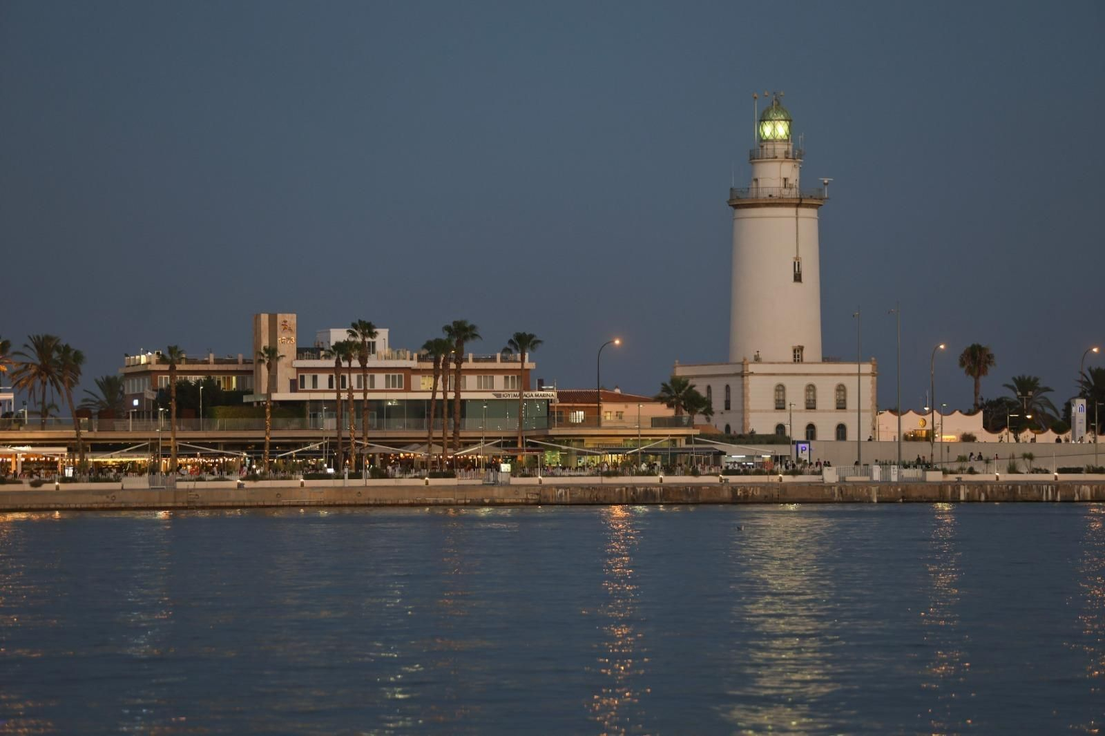 La Farola de Málaga, que es BIC, en fotos