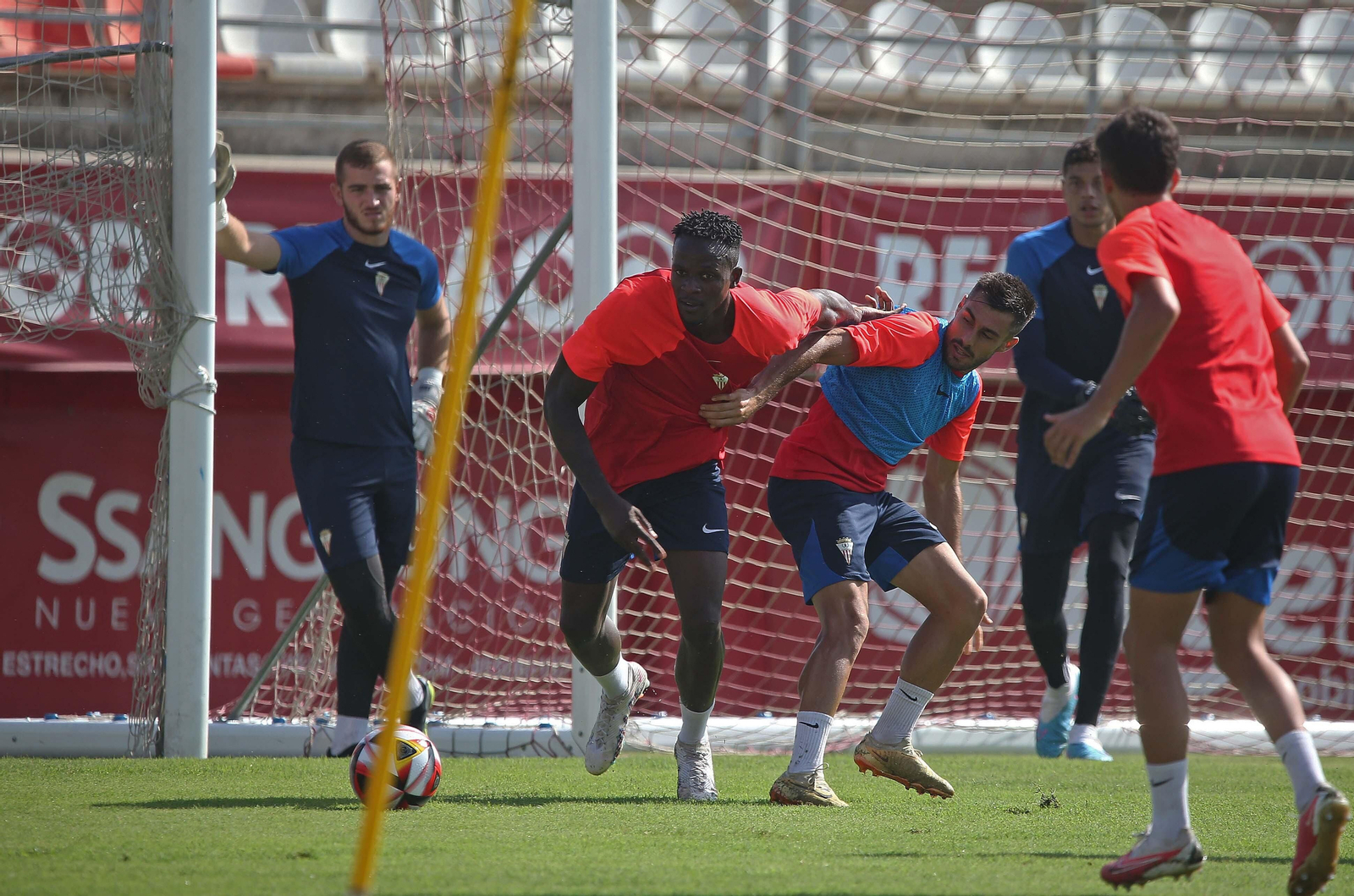 Fotos del entrenamiento del Algeciras CF en el estadio Nuevo Mirador