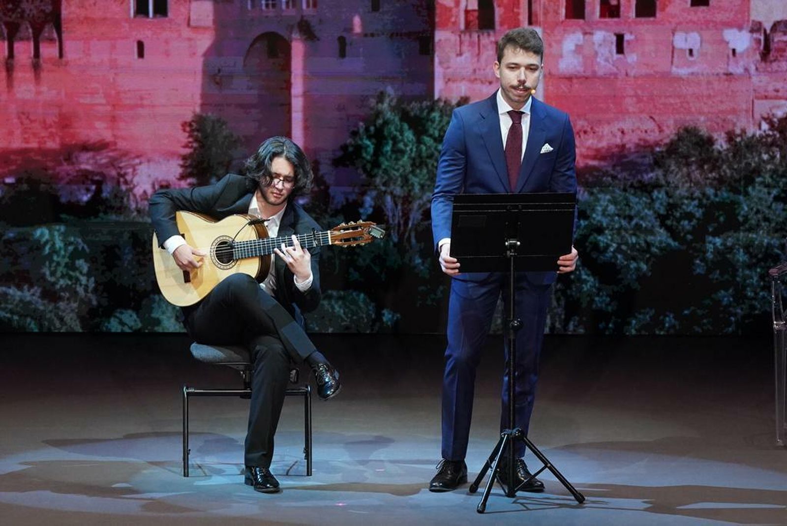Alejandro Tobalina, junto a David de Arahal en el teatro de la Maestranza.