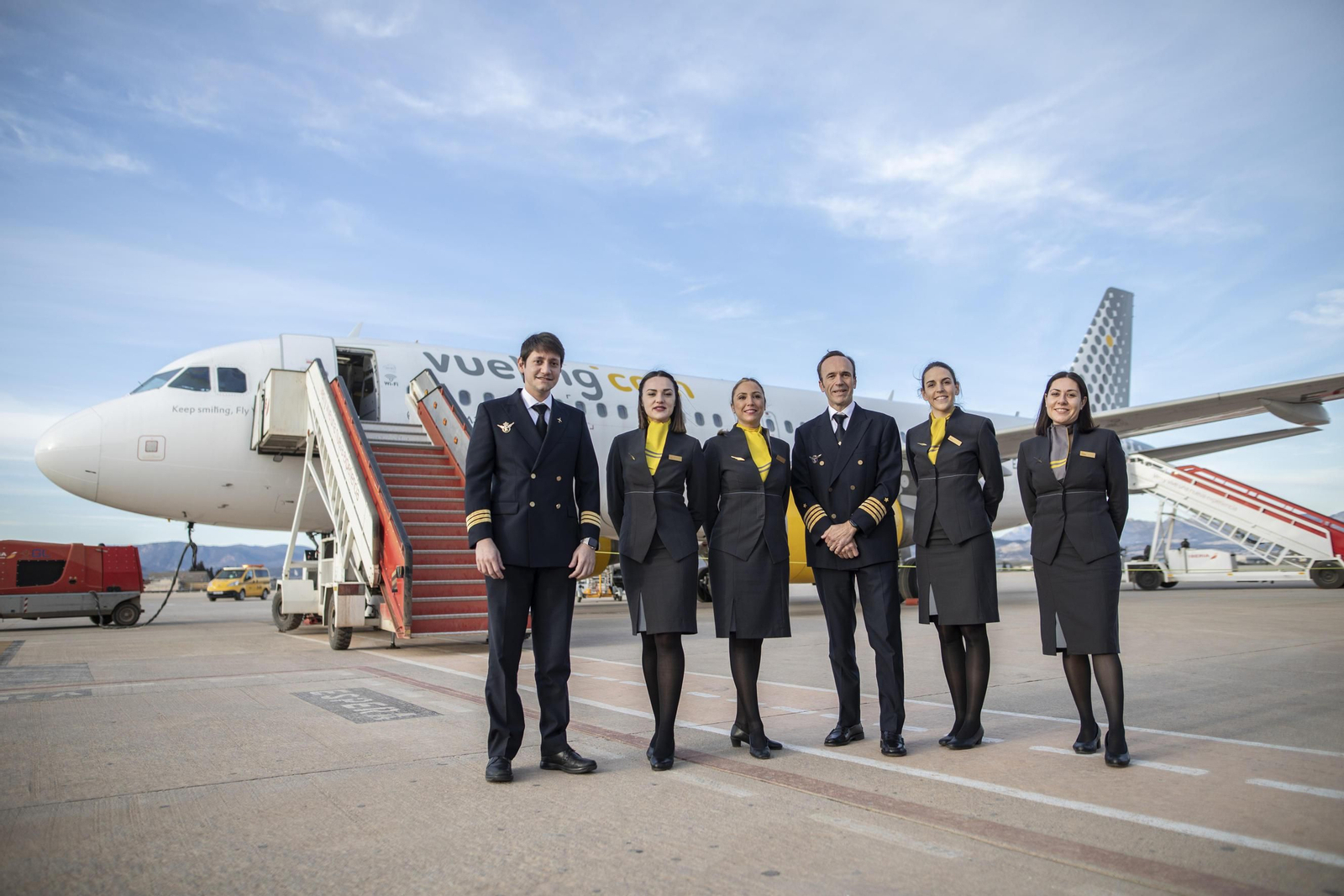 La llegada del primer vuelo de Londres a Granada, en imágenes