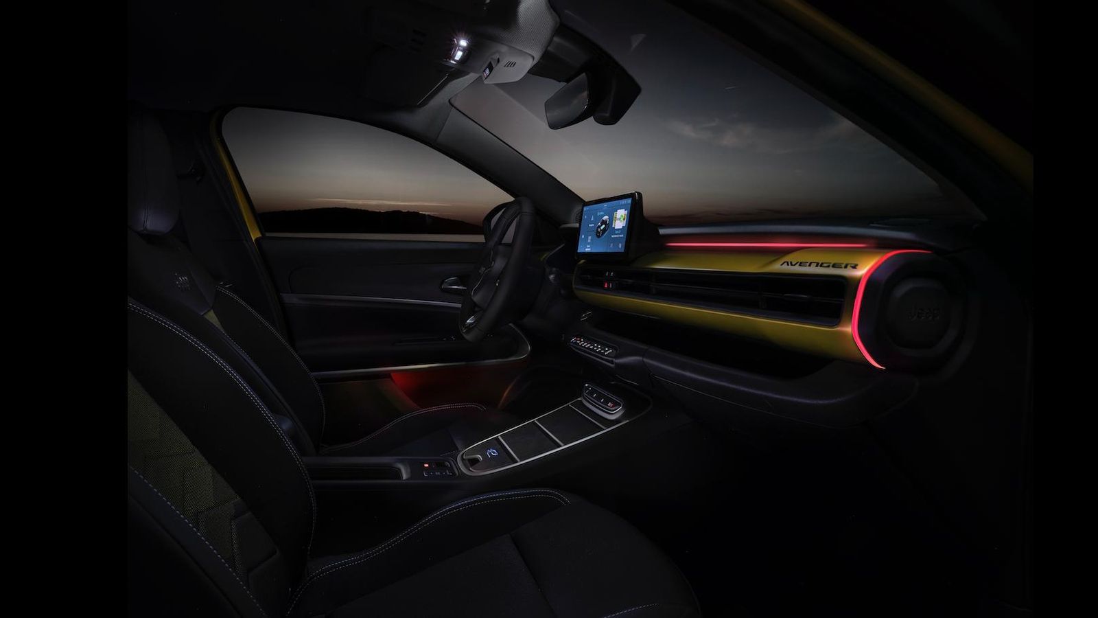 La iluminación ambiental forma parte del equipamiento de serie de los primeros Avenger a la venta.