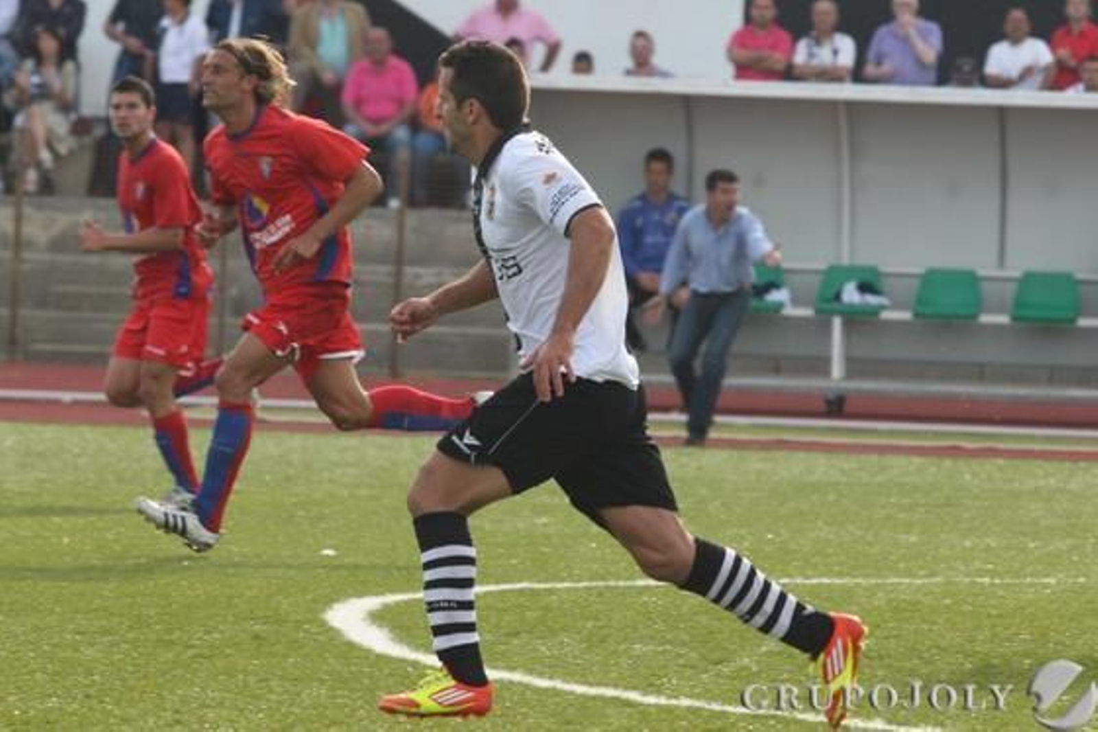 La Balona certifica su segunda posición tras el 2-0 para los blanquinegros.

Foto: Paco Guerrero