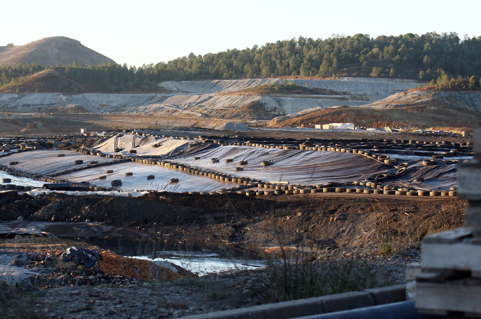 Imágenes del vertedero de Nerva.