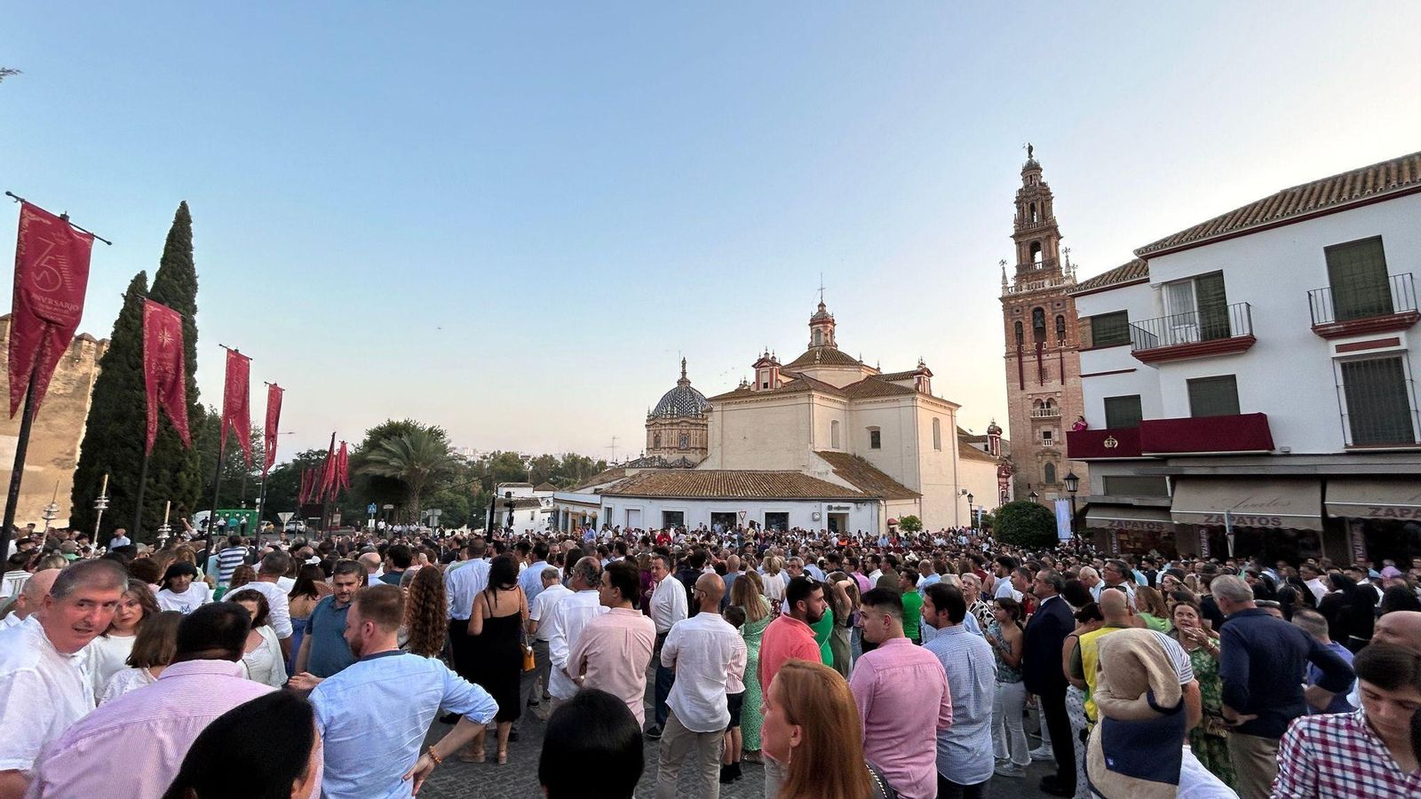El ambiente de la magna en Carmona.