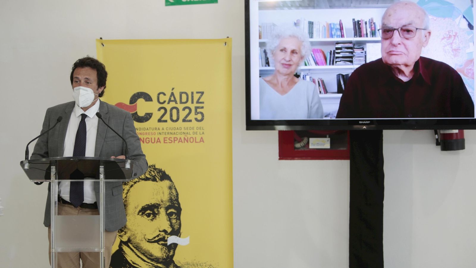 El alcalde interviene en el acto mientras de manera telemática lo hacen Luis Gordillo y Pilar Linares.