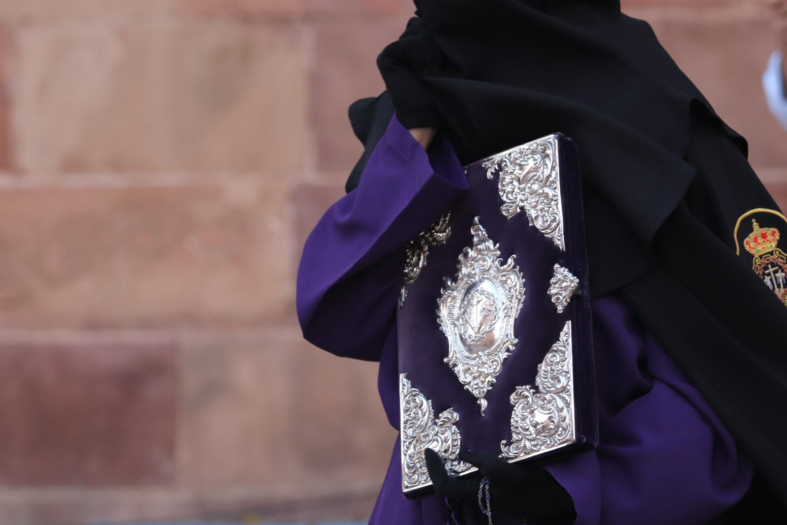 Crucifixión en el Lunes Santo en Málaga, en fotos