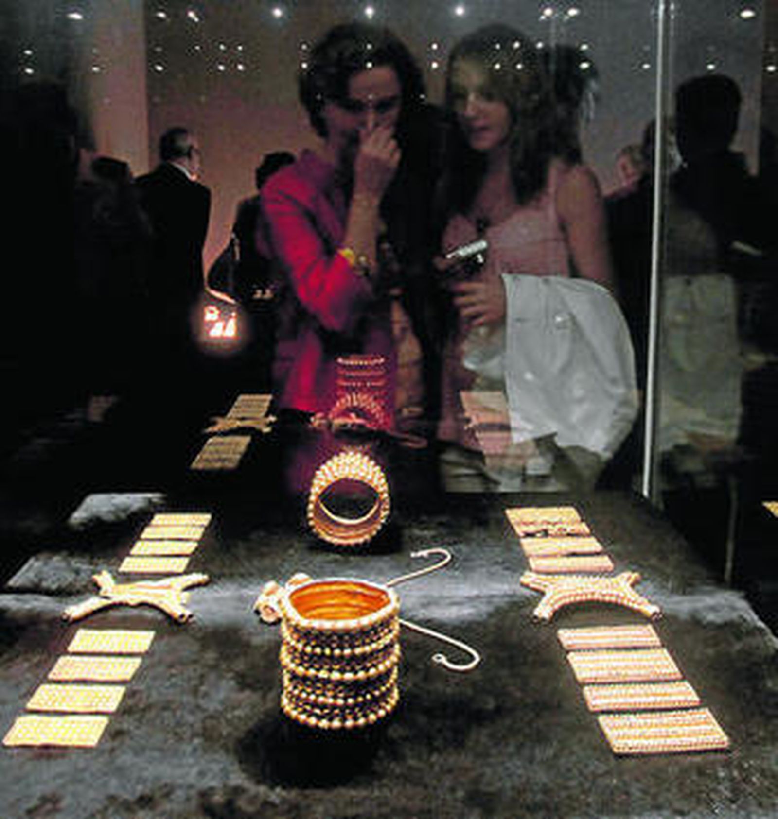 El Tesoro del Carambolo en la vitrina que prestará la Junta.