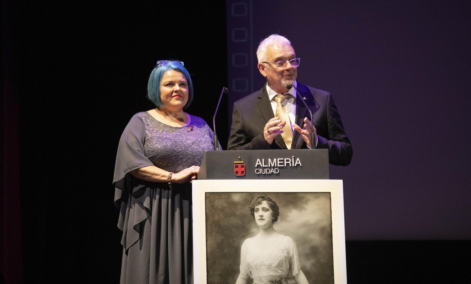 El estreno en Almería del largometraje documental "Concha Robles", en imágenes