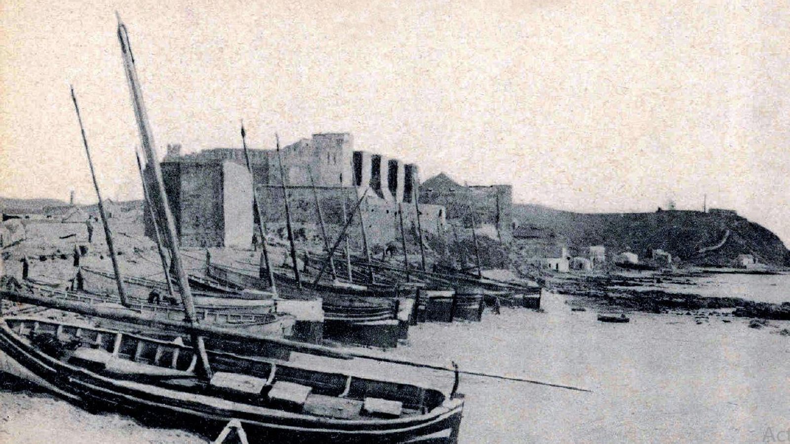 Detalle de la playa donde se ubica el actual puerto de Tarifa. Fotografía de M. Ruffo hacia 1930 Detalle de la playa donde se ubica el actual puerto de Tarifa. Fotografía de M. Ruffo hacia 1930