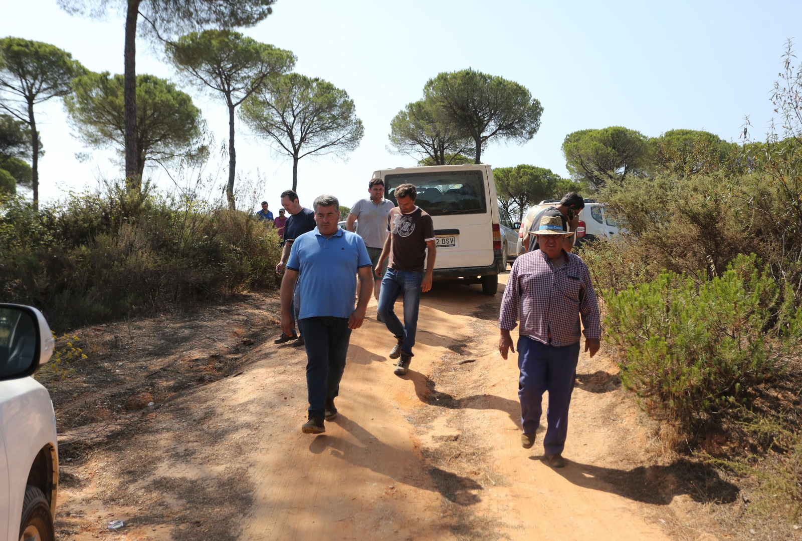 Imágenes de los agricultores haciendo guardia en los pozos de Lucena