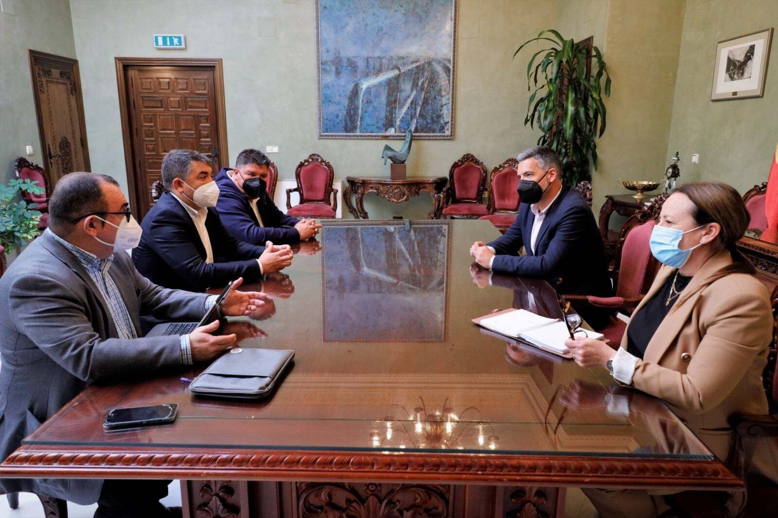 La reunión del alcalde de Rota con los representantes sectoriales en el Palacio Municipal Castillo de Luna.