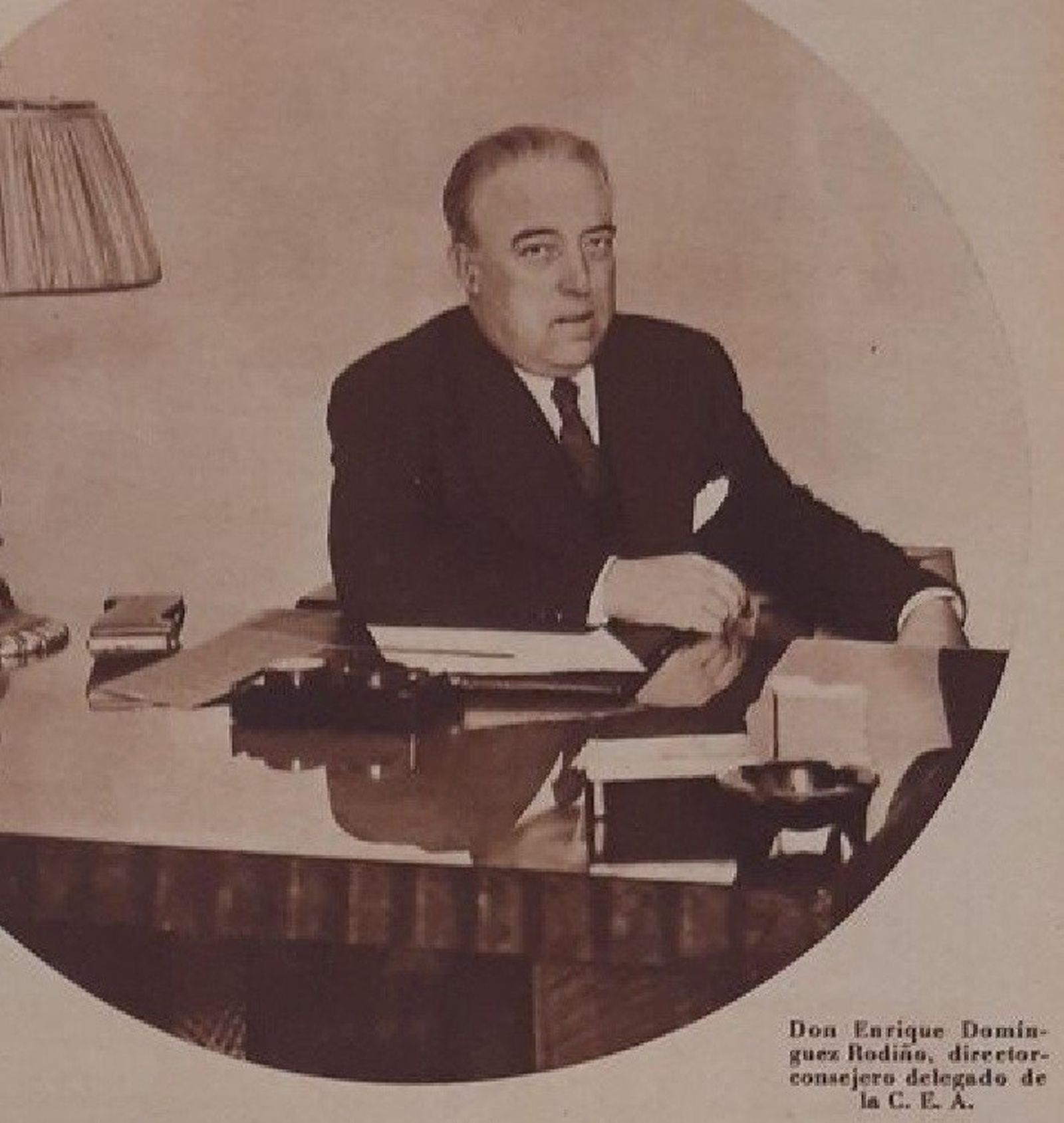 Enrique Domínguez en 1934 como director-consejero de la CEA.