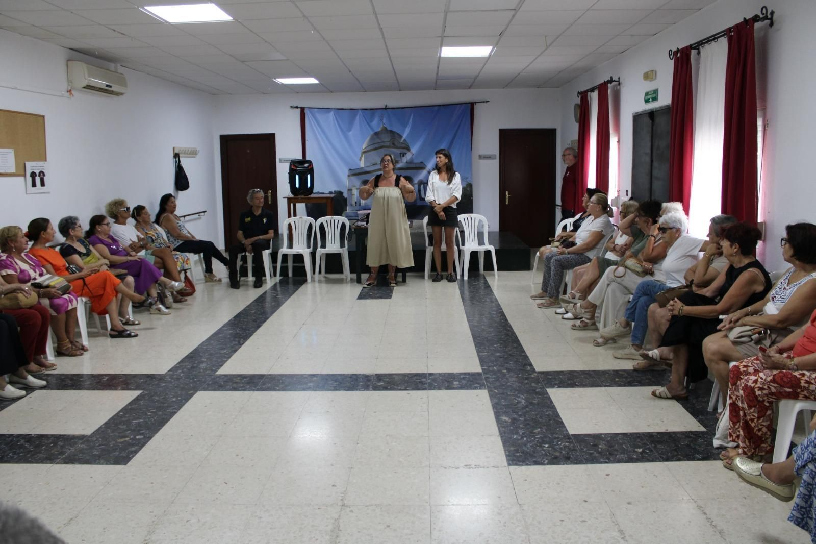 Un momento de la visita de la delegada a esta actividad.