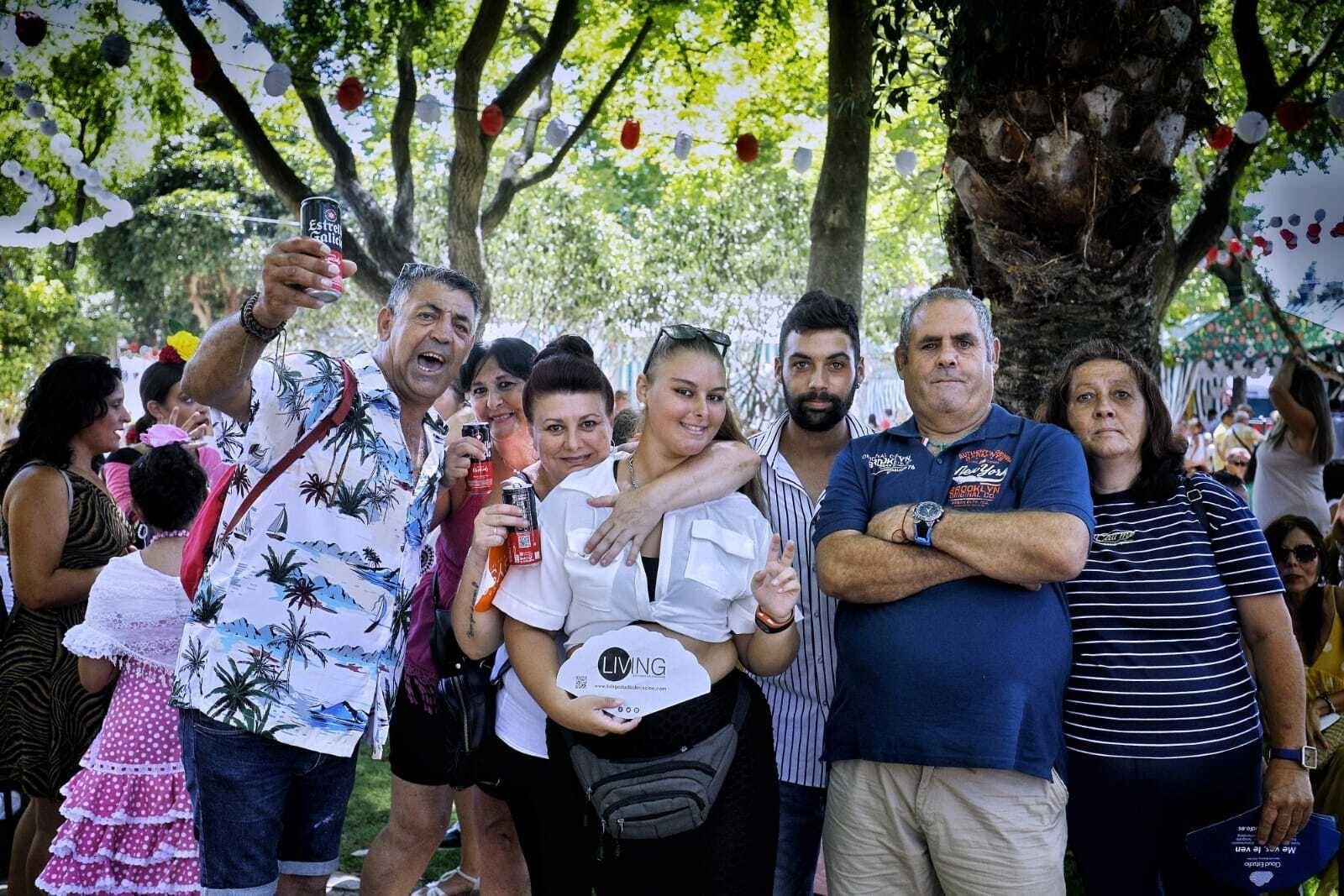 Búscate en las imágenes del Día de la Mujer de la Feria del Carmen de San Fernando