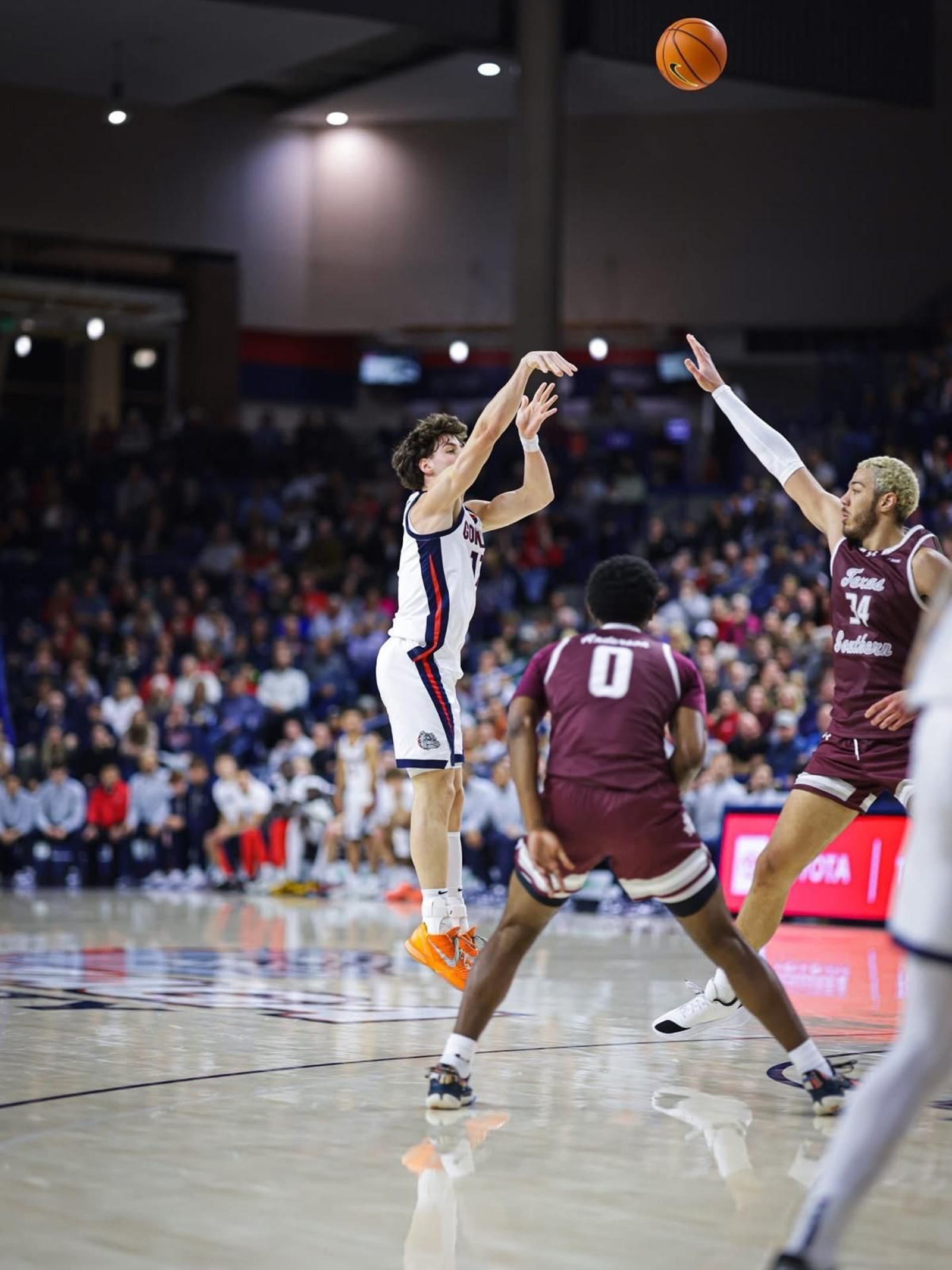 NCAA: Mario Saint-Supéry y Guille del Pino debutan con victoria