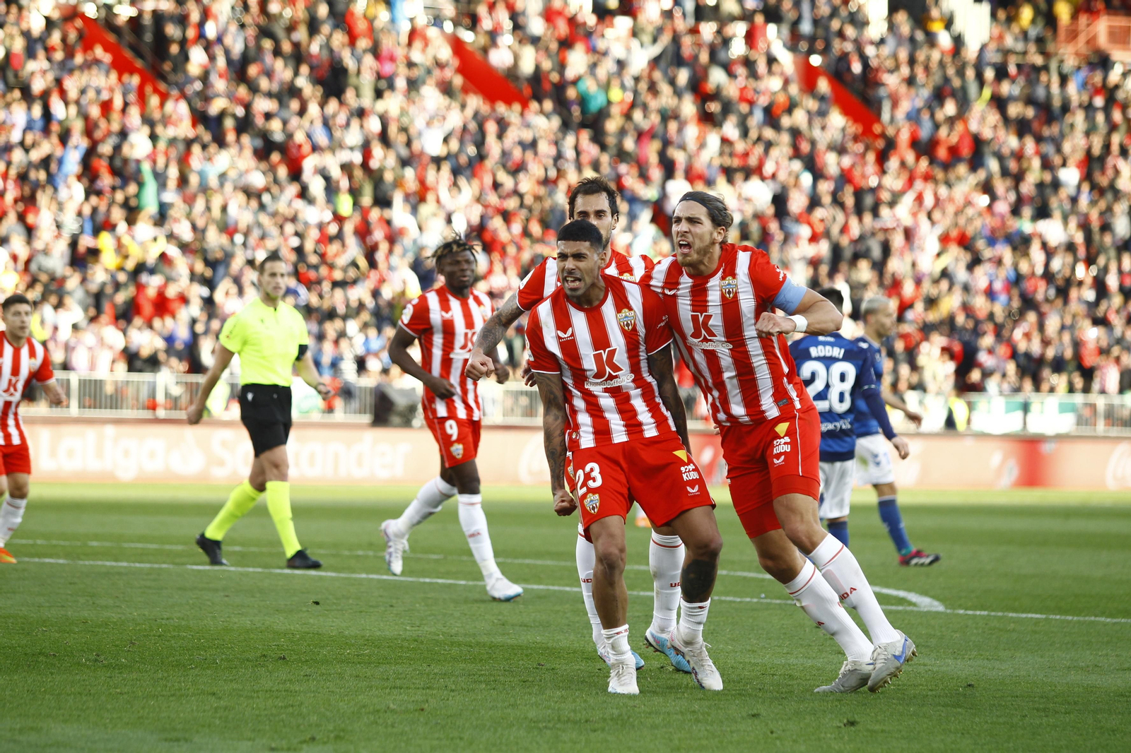 Imágenes del partido de fútbol U.D. Almería-Real Betis Balompié