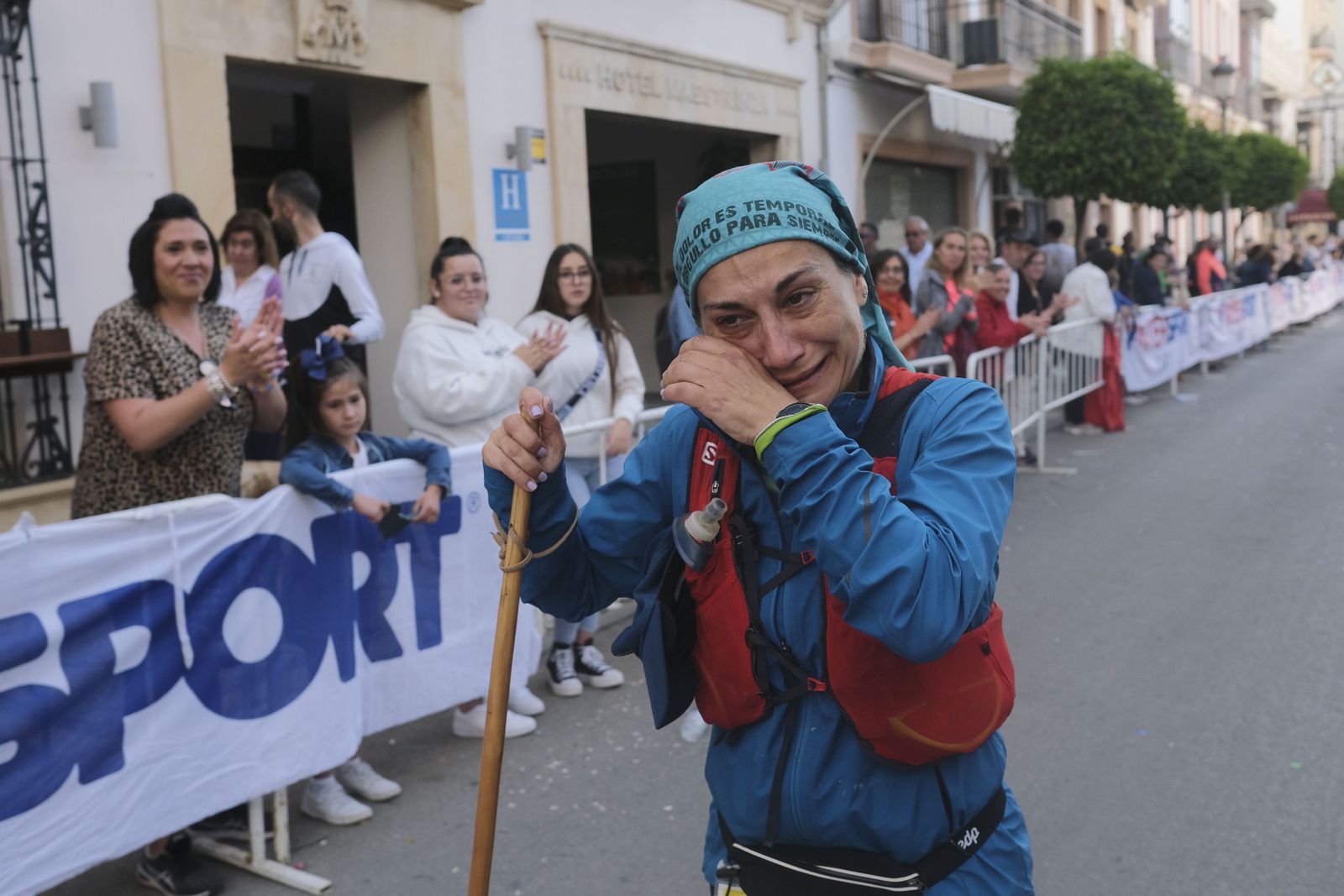 Cierre de la meta de los 101 kilómetros de la Legión, en fotos.