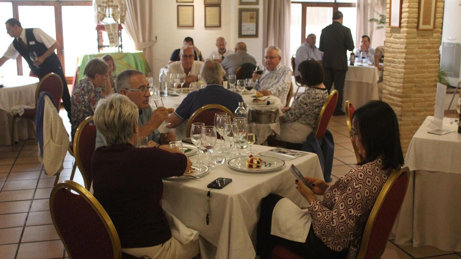Todos los salones de Terraza Carmona se llenaron para esta primera jornada.