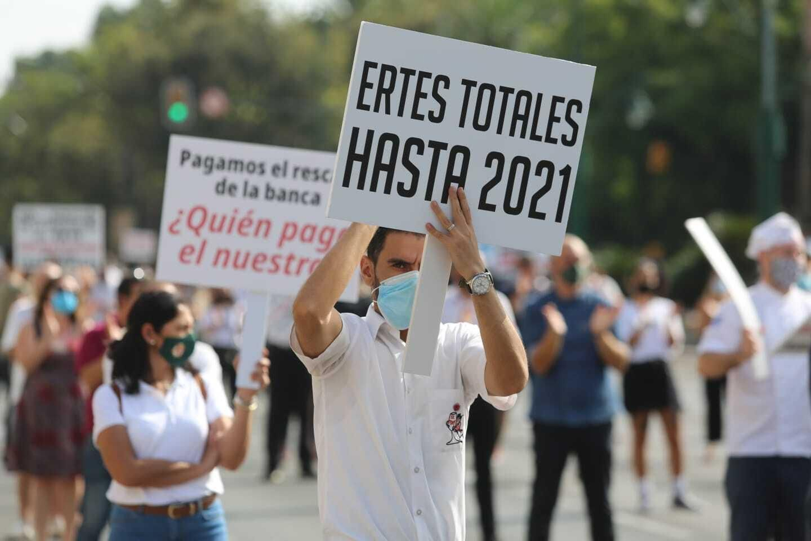 Fotos: Los hosteleros de Málaga alzan la voz para exigir un plan de rescate