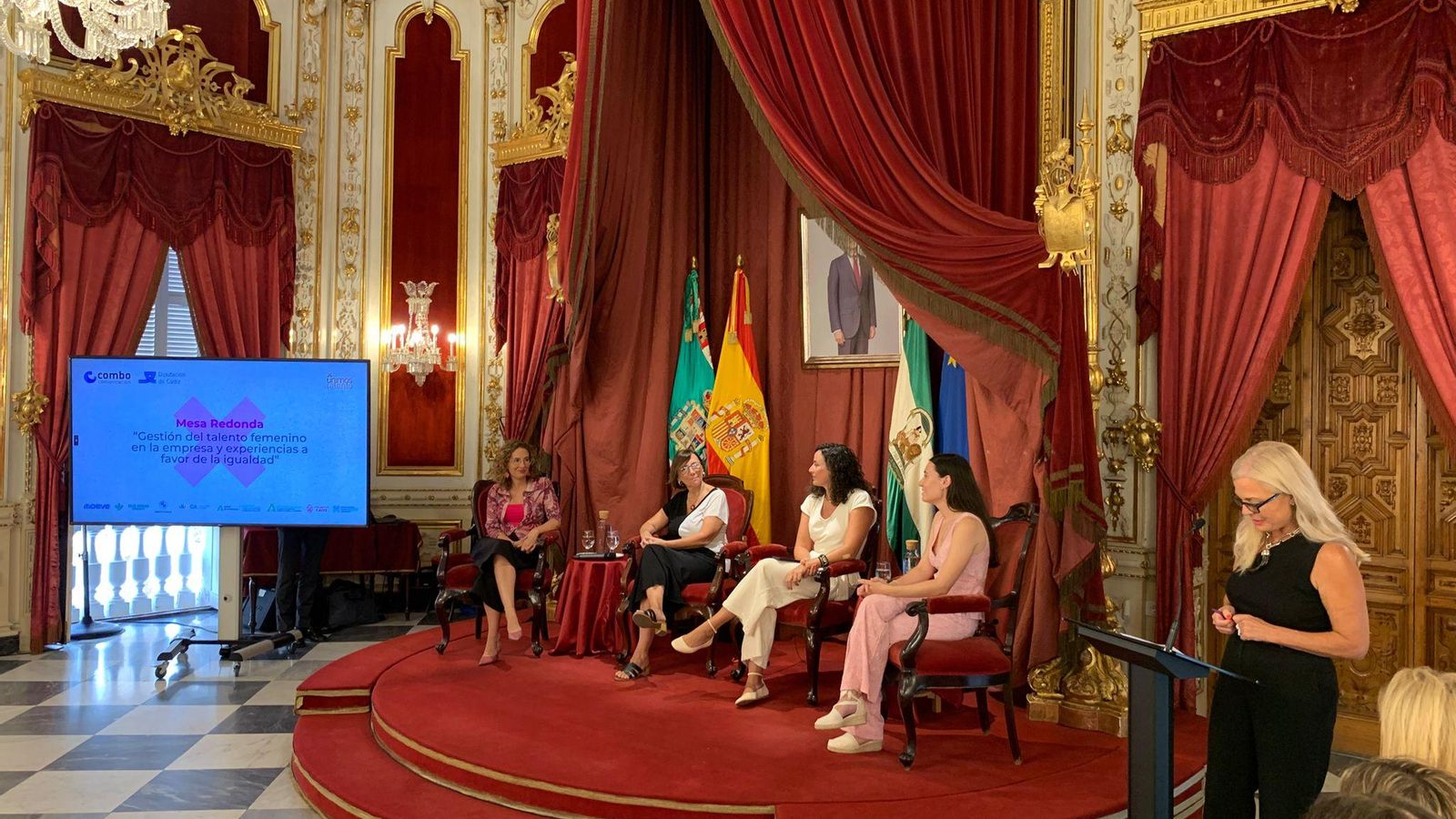 La mesa redonda moderada por Blanca Merino.