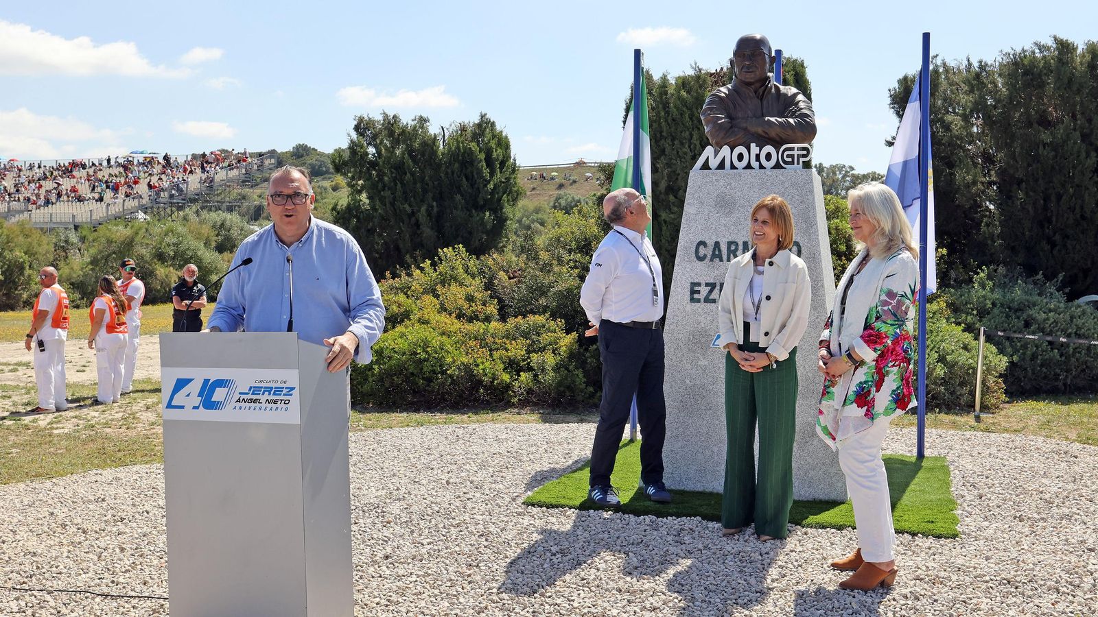 Inauguración del monumento a Carmelo Ezpeleta en el Circuito de Jerez - Ángel Nieto