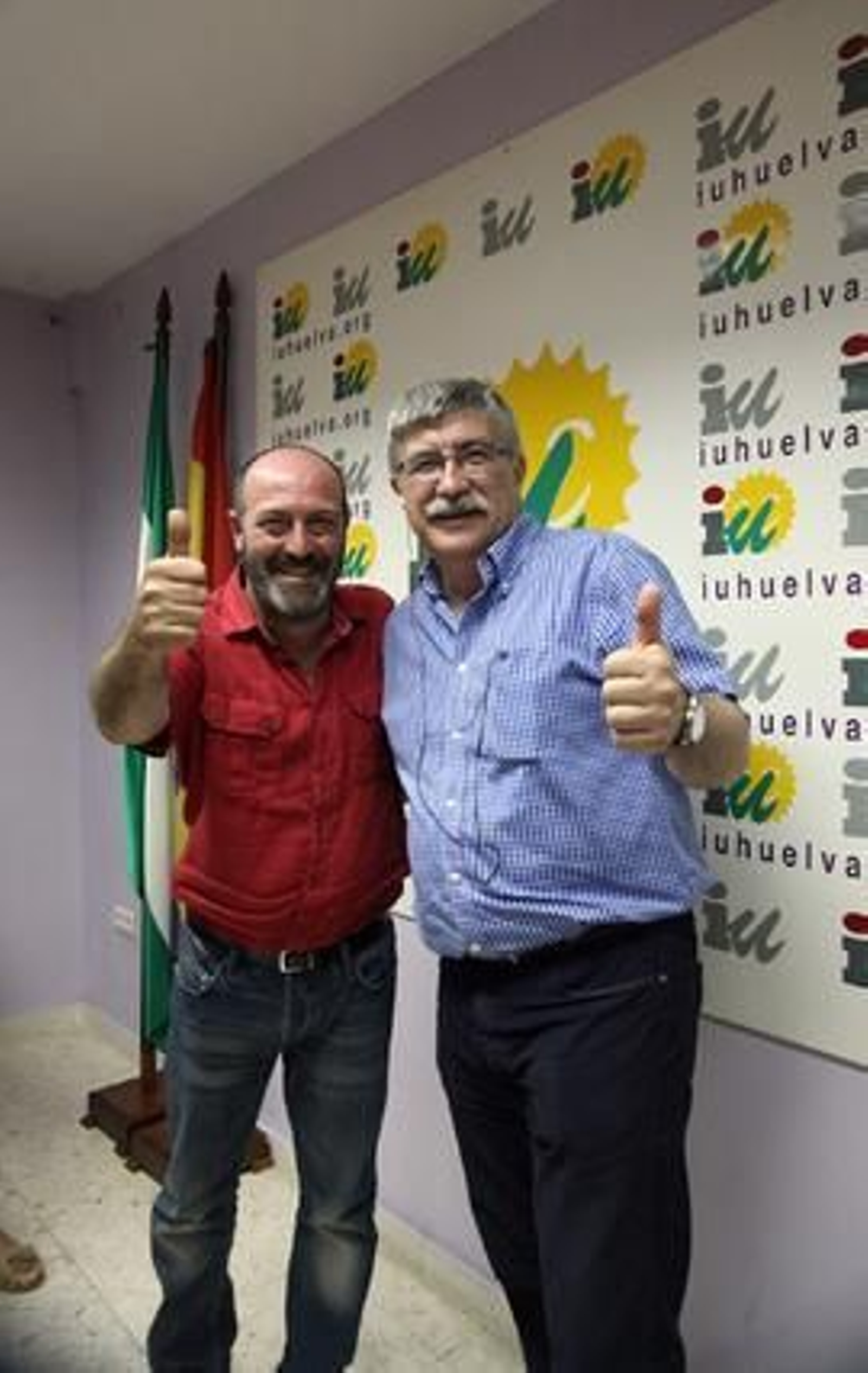 Pedro Jiménez, con Juan Manuel Arazola en la sede de IU. /Espínola