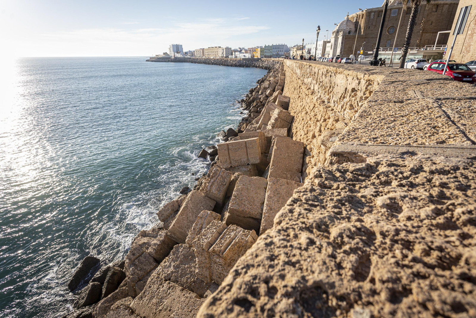 Imágenes del mal estado de la muralla del Campo del Sur