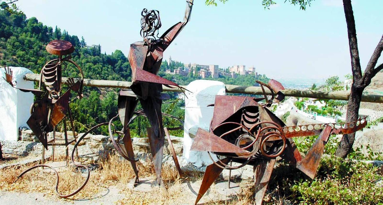 Vista del Generalife desde el Museo Cuevas del Sacromonte.