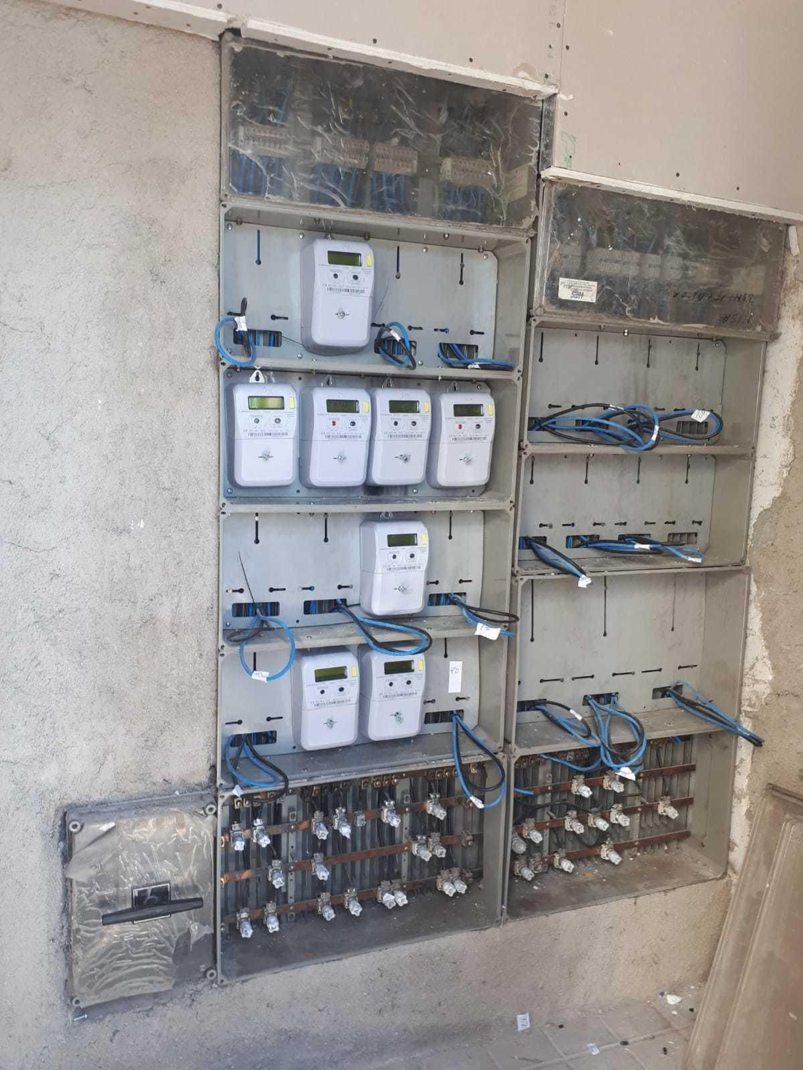 Cuadro de contadores en Molino Nuevo tras una intervención.