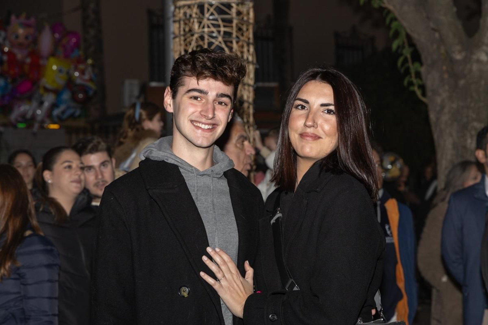 Jaén enciende su Navidad con sus habitantes echados a la calle