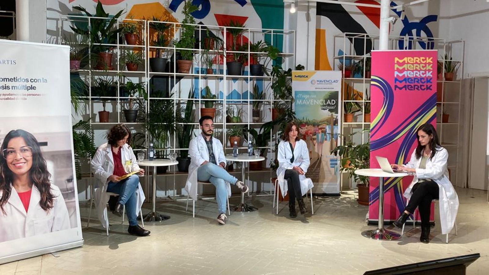 Los especialistas de la unidad de esclerosis múltiple durante las jornadas online.