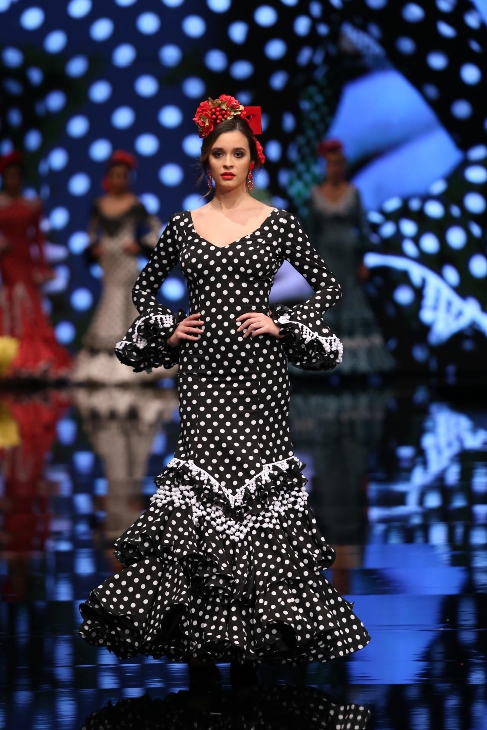 Cómo llevar el traje de flamenca blanco y negro esta temporada