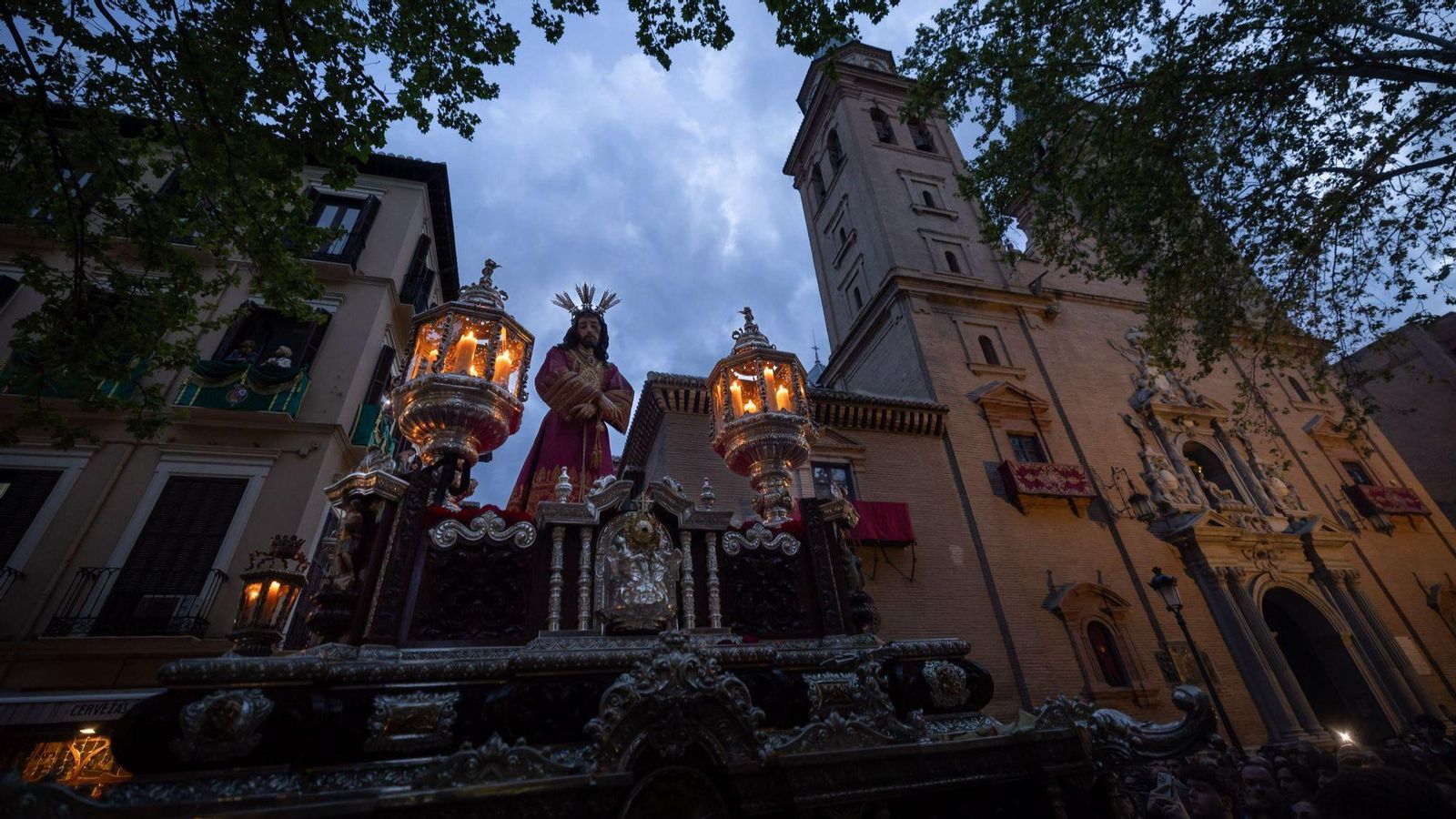 Nuestro Padre Jesús del Rescate en la Basílica de las Angustias, Lunes Santo 2025