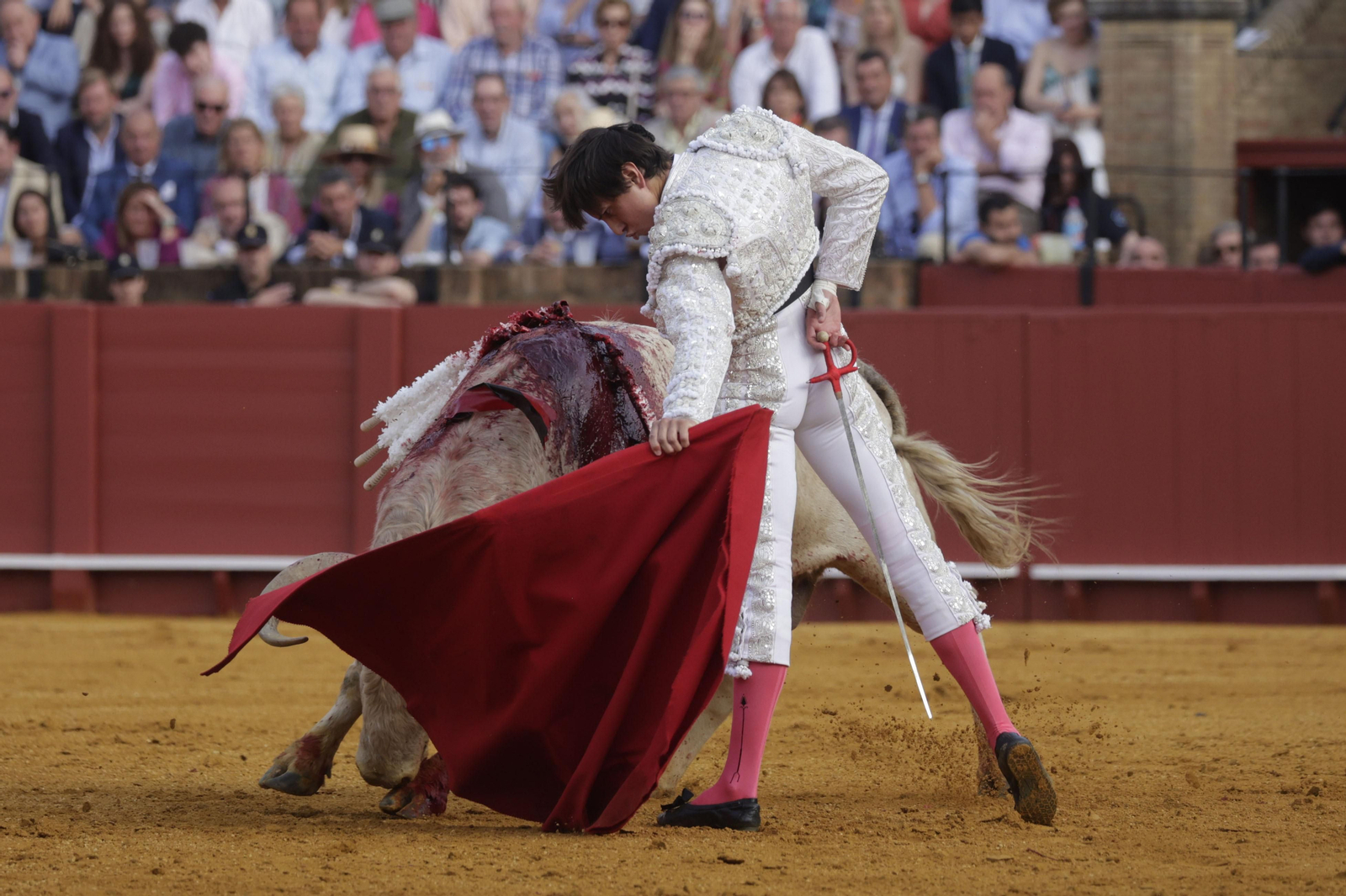 Las imágenes del la corrida del Domingo de Resurrección en la Maestranza de Sevilla