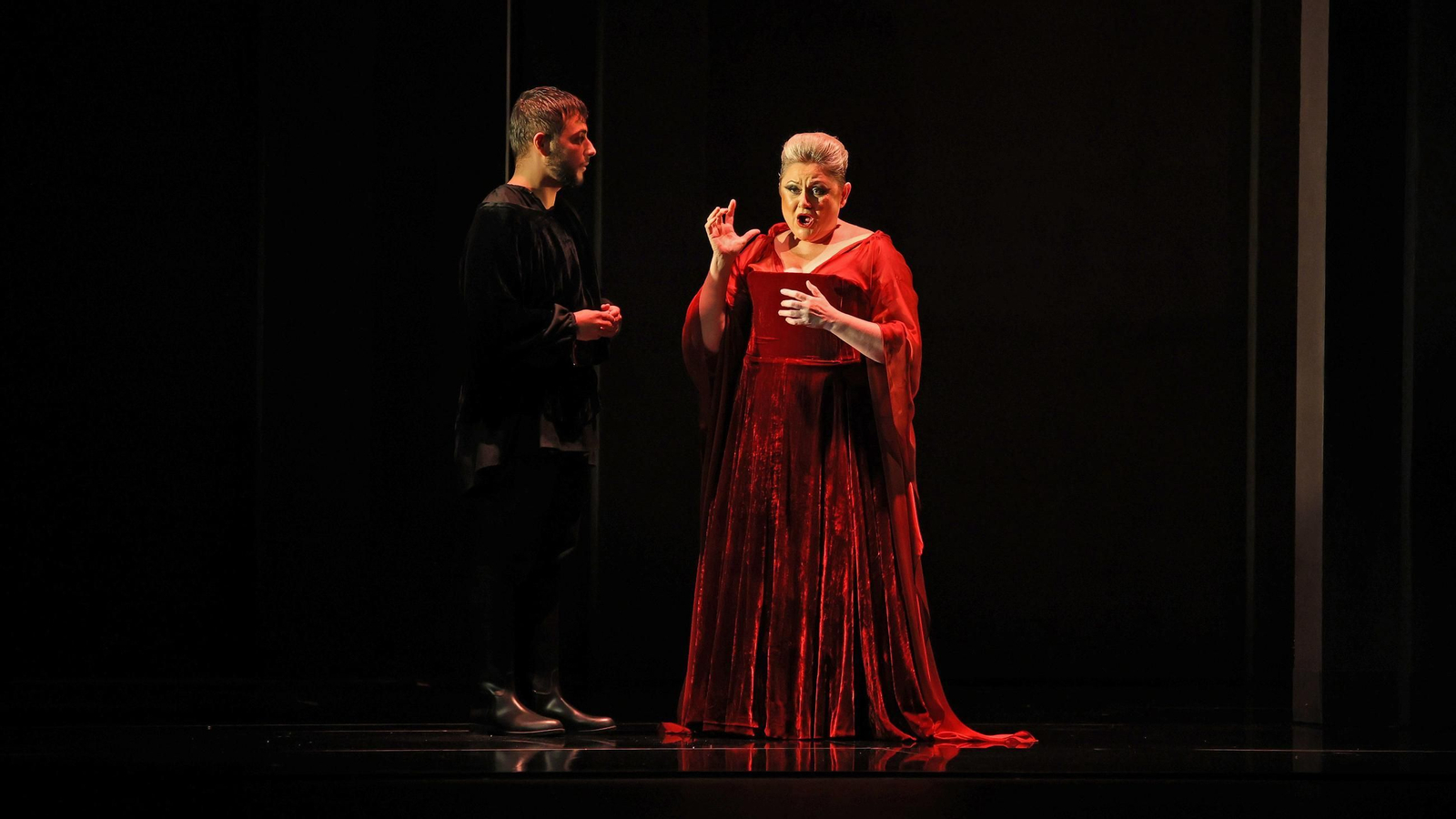 Imágenes de la ópera Macbeth en el Teatro Villamarta de Jerez