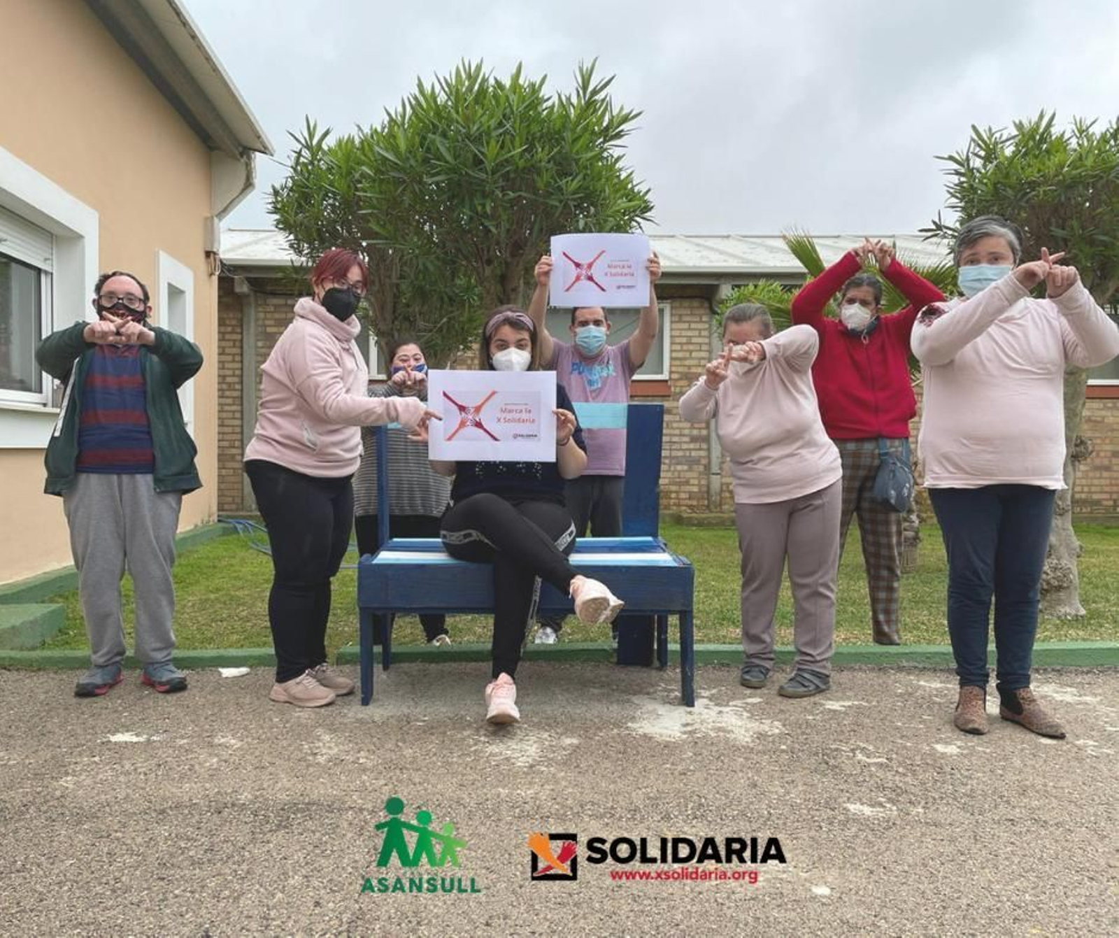 Usuarios de Asansull, en apoyo a la campaña por la X solidaria.